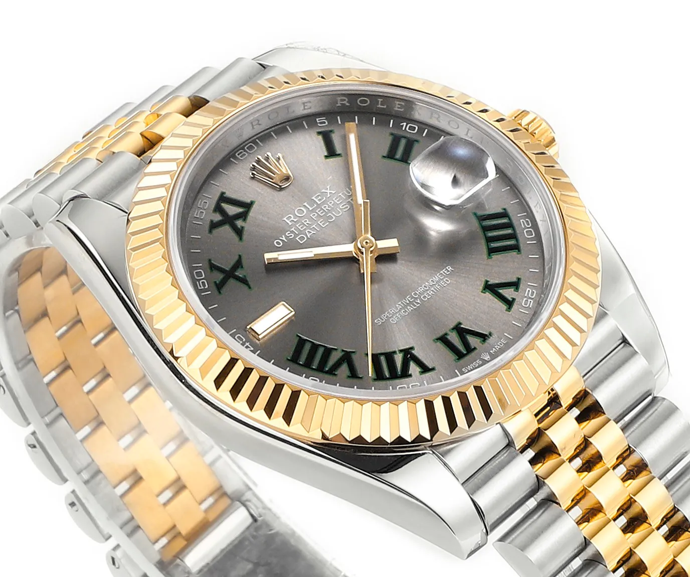 【High-end replica】💰1240! 【Customized all-in-one machine】💰1900! [Top replica] Private chat! ! ! The Rolex Datejust 41mm series creates a classic watch model. 1: The movement adopts Swiss 3235 movement. 2: In terms of material, the overall material is made of 904 steel. The curvature of the side of the case is polished in place, and the thickness of the side is consistent with the original. 3: Classic dog tooth collar. The platinum (electroplated) ring presents a radiant light effect that is extremely close to the original version, and the triangular pit pattern is clean and neat. 4: The watch mirror is made of real sapphire mirror, which increases the transparency of the watch. At the same time, it has been treated with anti-glare technology, making it very convenient to read watch data and has high hardness. 5: The only synchronous original thickness in the market is 11.5mm. This picture was taken in top reproduction quality!