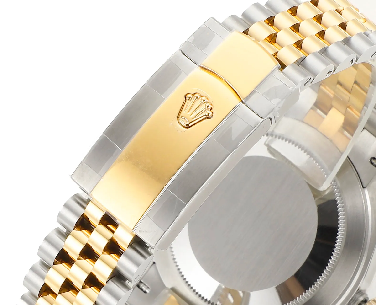 【High-end replica】💰1240! 【Customized all-in-one machine】💰1900! [Top replica] Private chat! ! ! The Rolex Datejust 41mm series creates a classic watch model. 1: The movement adopts Swiss 3235 movement. 2: In terms of material, the overall material is made of 904 steel. The curvature of the side of the case is polished in place, and the thickness of the side is consistent with the original. 3: Classic dog tooth collar. The platinum (electroplated) ring presents a radiant light effect that is extremely close to the original version, and the triangular pit pattern is clean and neat. 4: The watch mirror is made of real sapphire mirror, which increases the transparency of the watch. At the same time, it has been treated with anti-glare technology, making it very convenient to read watch data and has high hardness. 5: The only synchronous original thickness in the market is 11.5mm. This picture was taken in top reproduction quality!
