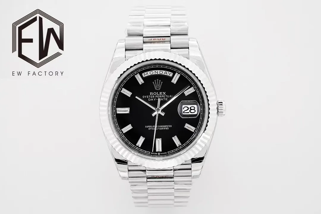 【High-end replica】💰1300! 【Top Replica】💰Private chat! Rolex Day-Date 40 [Upgraded to the new 3255 all-in-one machine] 1⃣️ Sapphire mirror, calendar 2.5x magnifying glass, the effect is synchronized with the original version. 2⃣️Oyster case structure, integrated middle case, screw-in bottom cover and winding crown. 3⃣️The structural dimensions and thickness are the same as the original ones, with a diameter of 40 mm and a thickness of 12 mm. 4⃣️ Equipped with 3255 integrated movement, the time adjustment, thickness and structure are synchronized with the original version. Picture shooting Wei's top replica real shot!