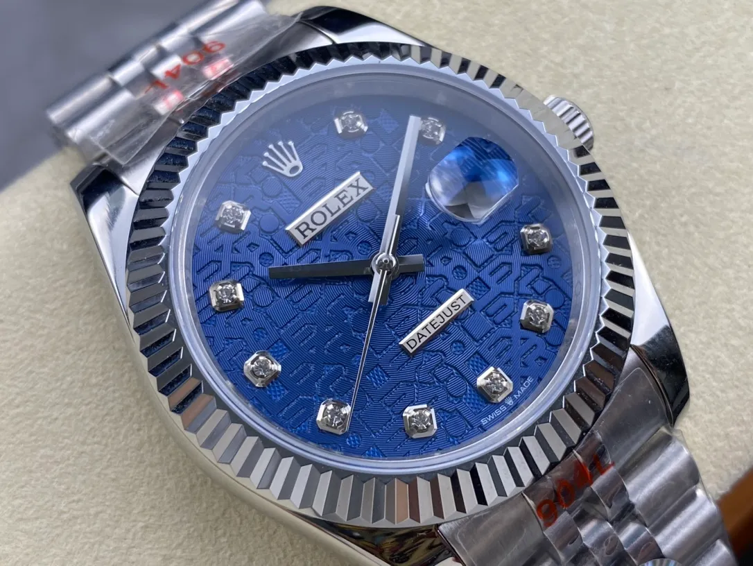 【High-end replica】💰1240! Rolex Single Calendar Datejust Series 41mm [Diameter] 41mm [Movement] Equipped with imported fully automatic mechanical movement [Ring] Rolex RingCommand triangular pit pattern / aperture [Mirror] Scratch-resistant sapphire glass mirror [Material] Imported 316L stainless steel case [Strap] Stainless steel (Oystersteel) optional three-bead/five-bead chain strap [Buckle] Original buckle Super high quality, more beautiful in kind, market exclusive! Classic men's casual watch, the standard accessory for successful men, allowing you to wear it once and for all!