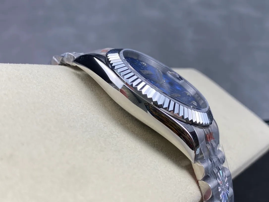 【High-end replica】💰1240! Rolex Single Calendar Datejust Series 41mm [Diameter] 41mm [Movement] Equipped with imported fully automatic mechanical movement [Ring] Rolex RingCommand triangular pit pattern / aperture [Mirror] Scratch-resistant sapphire glass mirror [Material] Imported 316L stainless steel case [Strap] Stainless steel (Oystersteel) optional three-bead/five-bead chain strap [Buckle] Original buckle Super high quality, more beautiful in kind, market exclusive! Classic men's casual watch, the standard accessory for successful men, allowing you to wear it once and for all!