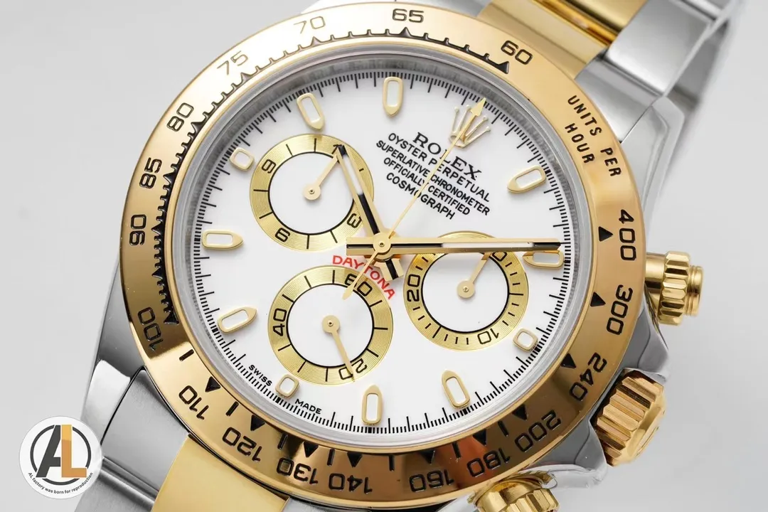 【Top Replica】💰3700! Rolex Cosmograph Daytona. Challenging all versions on the market, it took three years of research and development to create a case that is exactly the same as the original. 1⃣️The absolute ultimate ultra-thin thickness of 12.4MM (no difference from the official authentic 12.4MM thickness). 2⃣️While improving stability, the exclusive customized Swiss 4130 movement is perfectly embedded in the watch case to achieve universal case accessories with genuine products. 3⃣️The authentic ceramic ring mouth of the same style provides the strongest quality assurance through PVD coating technology. 4⃣️The text has zero color difference from the original, restoring the classic black and panda color dial, the scales and hands are deeply polished, no frizzy and flawless. 5⃣️Advantages: The needles are all made of super luminous light, the radian of the literal nail is the same as the original one, and the logo is engraved on the bottom of the ceramic ring.          6⃣️(The font on the ceramic ring is the same as the original) The raised mirror glass is a feature of Daytona. Consistent with the original, the strap and case are made of 904L stainless steel)