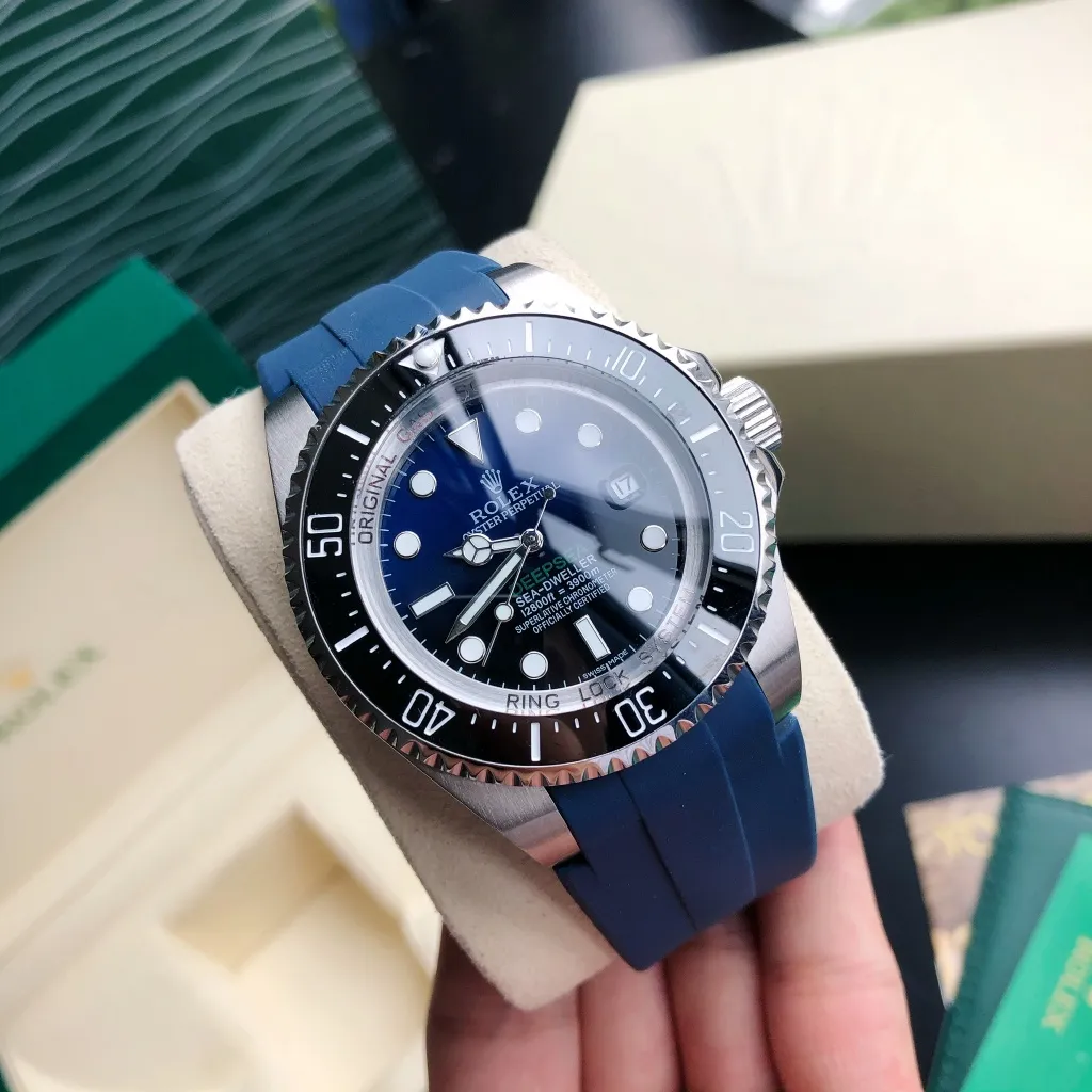 【Foreign trade import】💰2400! Rolex is one of the leading brands in the watch industry, and the Ghost King is undoubtedly one of the brand's leading watches. The GD factory invests heavily in creating a fine steel texture, diving performance, luminous intensity, and accurate travel time, which perfectly interprets the essence of this model. [Movement] Equipped with GD's dedicated 0️⃣reworked, 💯new original Citizen 8215 fully automatic mechanical movement, with accurate travel time, excellent performance, and a power reserve of up to 48 hours. [Case] 316L stainless steel case perfectly presents the same curvature and gloss as the original version, super high-density mineral glass mirror, exquisite workmanship perfectly inherits the original diving performance [Literal] Clear scale, super long-lasting luminous, synchronized authentic details, clear inner shadow circle lettering, well-proportioned fonts [Watch strap] Equipped with imported silicone strap or 316L stainless steel bracelet with the only original telescopic adjustable buckle in its class ⚠️ Please look for the exclusive quality of GD products