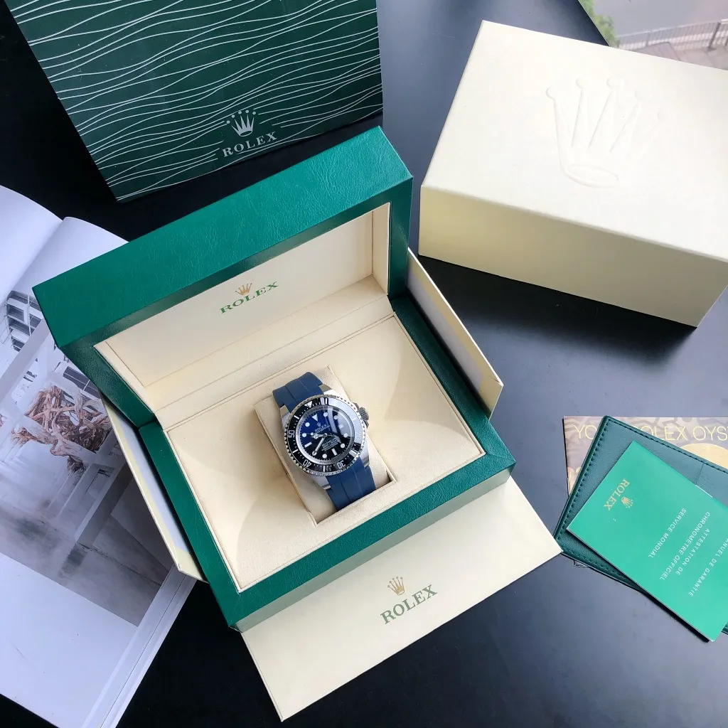 【Foreign trade import】💰2400! Rolex is one of the leading brands in the watch industry, and the Ghost King is undoubtedly one of the brand's leading watches. The GD factory invests heavily in creating a fine steel texture, diving performance, luminous intensity, and accurate travel time, which perfectly interprets the essence of this model. [Movement] Equipped with GD's dedicated 0️⃣reworked, 💯new original Citizen 8215 fully automatic mechanical movement, with accurate travel time, excellent performance, and a power reserve of up to 48 hours. [Case] 316L stainless steel case perfectly presents the same curvature and gloss as the original version, super high-density mineral glass mirror, exquisite workmanship perfectly inherits the original diving performance [Literal] Clear scale, super long-lasting luminous, synchronized authentic details, clear inner shadow circle lettering, well-proportioned fonts [Watch strap] Equipped with imported silicone strap or 316L stainless steel bracelet with the only original telescopic adjustable buckle in its class ⚠️ Please look for the exclusive quality of GD products