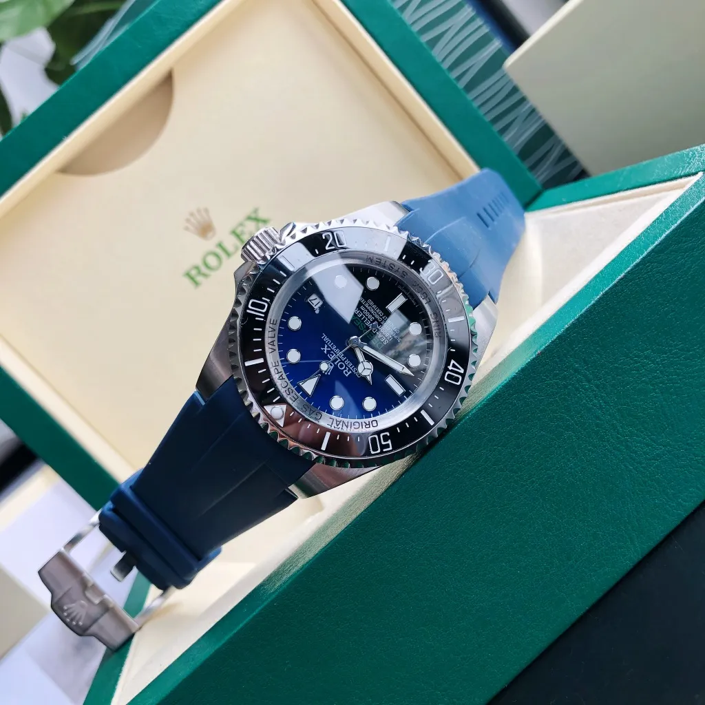 【Foreign trade import】💰2400! Rolex is one of the leading brands in the watch industry, and the Ghost King is undoubtedly one of the brand's leading watches. The GD factory invests heavily in creating a fine steel texture, diving performance, luminous intensity, and accurate travel time, which perfectly interprets the essence of this model. [Movement] Equipped with GD's dedicated 0️⃣reworked, 💯new original Citizen 8215 fully automatic mechanical movement, with accurate travel time, excellent performance, and a power reserve of up to 48 hours. [Case] 316L stainless steel case perfectly presents the same curvature and gloss as the original version, super high-density mineral glass mirror, exquisite workmanship perfectly inherits the original diving performance [Literal] Clear scale, super long-lasting luminous, synchronized authentic details, clear inner shadow circle lettering, well-proportioned fonts [Watch strap] Equipped with imported silicone strap or 316L stainless steel bracelet with the only original telescopic adjustable buckle in its class ⚠️ Please look for the exclusive quality of GD products