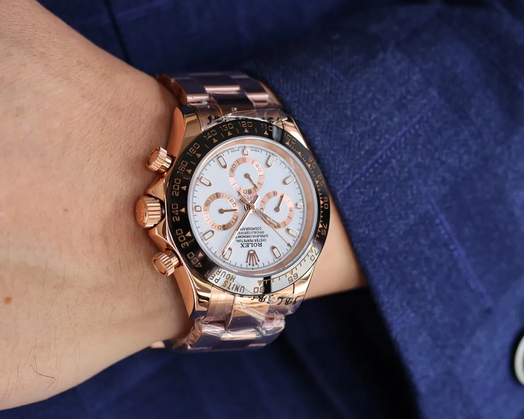 【High-end replica】💰1160! Rolex Daytona Series [Movement] Adopts the imported Japanese Citizen 8215 fully automatic mechanical movement [Case] ​​40mmX13mm deep black ceramic solid outer ring with speed scale (using real ceramic technology, non-scratchable, never faded, texture consistent with the original) [Dial] The function dial font and the dial logo are superimposed on the printing process, and there will be a slight bulge when viewed from the side. The background texture of the disk has been filtered and corrected countless times to ensure that it is 100% consistent with the original. The Rolex metal LOGO on it is separately molded, and it can be compared to the original in terms of three-dimensionality and roundness. The easy-to-read Chroma light luminous display is equipped with long-lasting luminous material. [Mirror] Flat sapphire crystal glass is scratch-resistant, and the effect will never be ghosted, consistent with the original product. (Six-digit Rolex's unique anti-counterfeiting mark, small crown) [Buckle] Made of imported 316 steel and polished from 1:1 parts. The inner side of the brush has a corroded Rolex steel seal and an external buckle safety ring that is exactly the same as the original one.