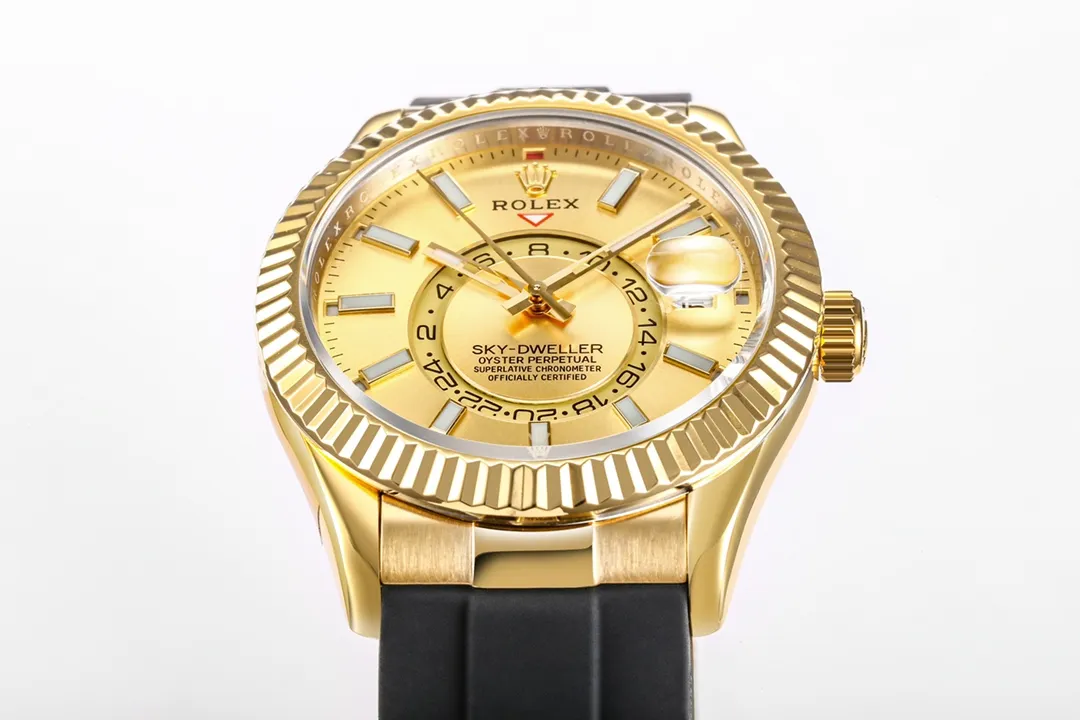 🌐【Factory2022's original work】Upgraded version of Rolex Sky-Dweller Skywalker! Wonderful details: [Case] ​​size is 42 mm, stable, reliable, graceful and generous! The bezel adopts the Rolex Ring Command triangular groove pattern, and the month function can be adjusted by rotating the outer ring! Scratch-resistant sapphire crystal, anti-reflective convex magnifying calendar window [Watch strap] Oyster steel! Three rows of links, Oyster discount with 5mm easy-adjustable link extension system [Dial] Radiant sun texture, scale 12 small window red dot month display [Movement] Equipped with fully automatic mechanical 9001 movement! [Function] Date display/month display/annual calendar display/dual time zone! Factory's ingenuity is worth owning!