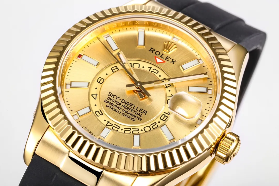 🌐【Factory2022's original work】Upgraded version of Rolex Sky-Dweller Skywalker! Wonderful details: [Case] ​​size is 42 mm, stable, reliable, graceful and generous! The bezel adopts the Rolex Ring Command triangular groove pattern, and the month function can be adjusted by rotating the outer ring! Scratch-resistant sapphire crystal, anti-reflective convex magnifying calendar window [Watch strap] Oyster steel! Three rows of links, Oyster discount with 5mm easy-adjustable link extension system [Dial] Radiant sun texture, scale 12 small window red dot month display [Movement] Equipped with fully automatic mechanical 9001 movement! [Function] Date display/month display/annual calendar display/dual time zone! Factory's ingenuity is worth owning!