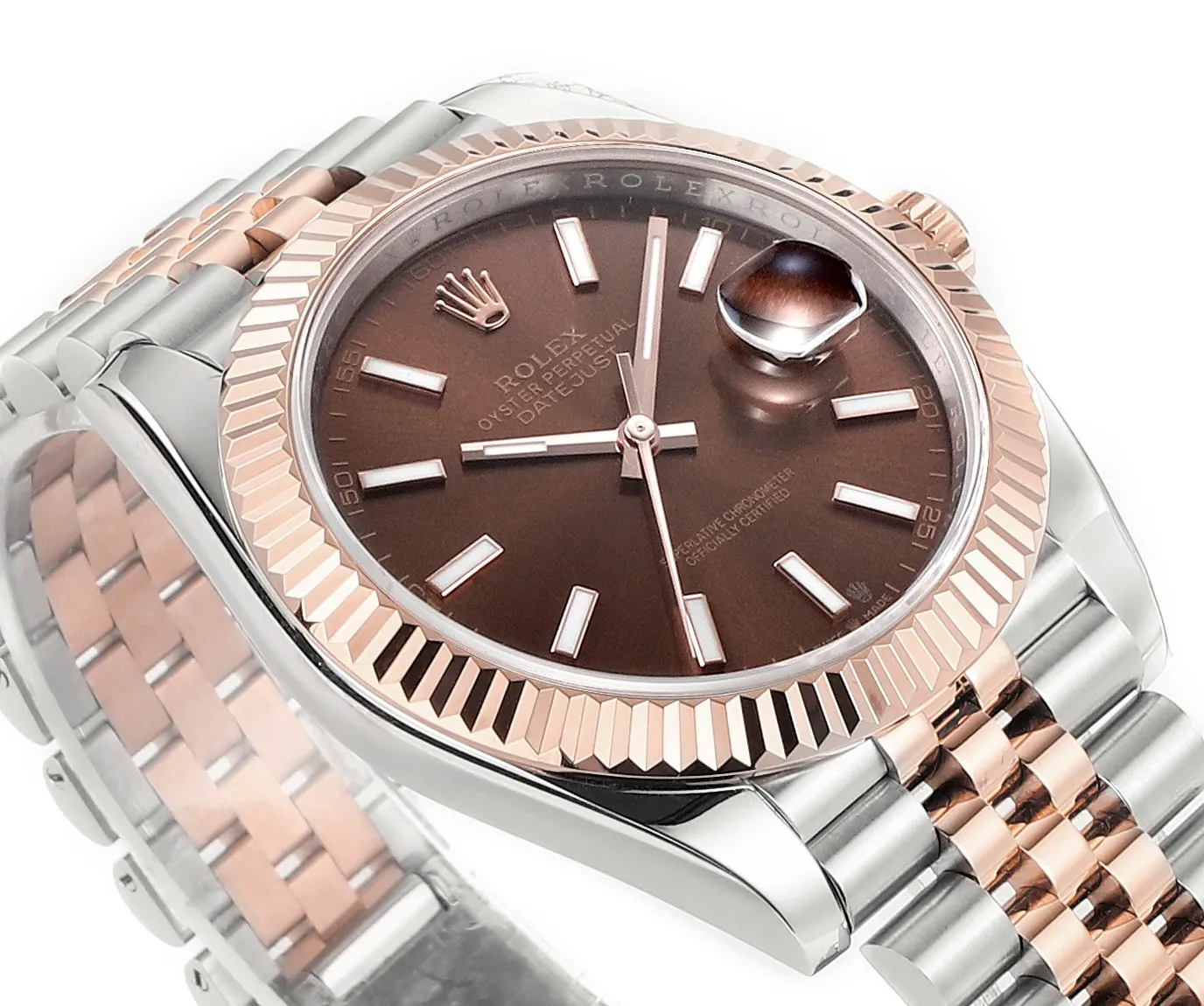 【High-end replica】💰1240! 【Customized all-in-one machine】💰1900! [Top replica] Private chat! ! ! The Rolex Datejust 41mm series creates a classic watch model. 1: The movement adopts Swiss 3235 movement. 2: In terms of material, the overall material is made of 904 steel. The curvature of the side of the case is polished in place, and the thickness of the side is consistent with the original. 3: Classic dog tooth collar. The platinum (electroplated) ring presents a radiant light effect that is extremely close to the original version, and the triangular pit pattern is clean and neat. 4: The watch mirror is made of real sapphire mirror, which increases the transparency of the watch. At the same time, it has been treated with anti-glare technology, making it very convenient to read watch data and has high hardness. 5: The only synchronous original thickness in the market is 11.5mm. This picture was taken in top reproduction quality!