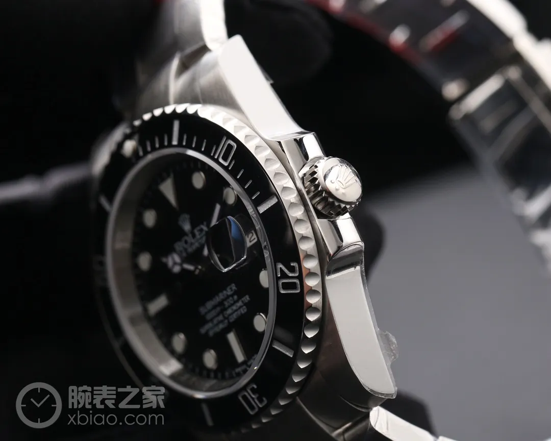 【Foreign trade import】💰3800! Rolex (Submariner series) 🔥🔥Ceramic ring: The green ceramic ring reaches 99% genuine emerald green, and the black water ghost reaches 100% no color difference. Like the original version, the platinum-plated scales are stain-resistant, non-blackening, and the luminous beads are full and crystal clear. 🔥🔥Rotation: The diving rotation is attractive, the scale of each tooth is clearly positioned, and it has the same feeling of being dragged along as the original version. It does not feel stiff or out of place when turning (this is currently only achieved by the XZ factory), and the sound is as clear and sweet as the original version.          Steel: 316S original steel, original same material (comparable weight)🔥🔥Movement: 100% brand new 3135 machine (zero repair), durable for ten years🎈🎈🔥🔥Case: The English text in the inner shadow is magnified a hundred times, which is consistent with the original product. Each watch has a sapphire glass with an anti-counterfeiting invisible LOGO at the six o'clock position of the inner shadow. 🔥🔥Strap: The brushed texture is clear, and it is seamlessly connected with the case. There is no unevenness when touched by hand (exclusively owned) 🔥🔥Buckle: Seamless connection, no traces of welding, the safety buckle LOGO is exquisite, and it has the function of instantly adjusting the length of the strap. 🔥🔥Literal: Powerful luminous, extremely transparent. Consistent with the original calendar: The size of the oversized calendar window is consistent with the original product, and the font printing is as raised as the original product. It is magnified sixty times and still does not produce ink bleeding and burrs. Bottom cover: The standard 144 teeth are consistent with the original product, with clear tooth patterns and no burrs. 🔥🔥 Waterproof: XZ Factory breaks the tradition of using waterproof ring ➕ waterproofing and other technologies. It will no longer be waterproof after a long time. XZ Factory uses the industry's first "structural" waterproofing. The shell structure is waterproof, so it is eternal, durable and truly 100% waterproof. 🎈🎈Have worn the XZ Factory version of Water Ghost, I believe you will continue to recommend it for its exclusive quality, real high cost performance, 🏆🏆Welcome to reprint!
