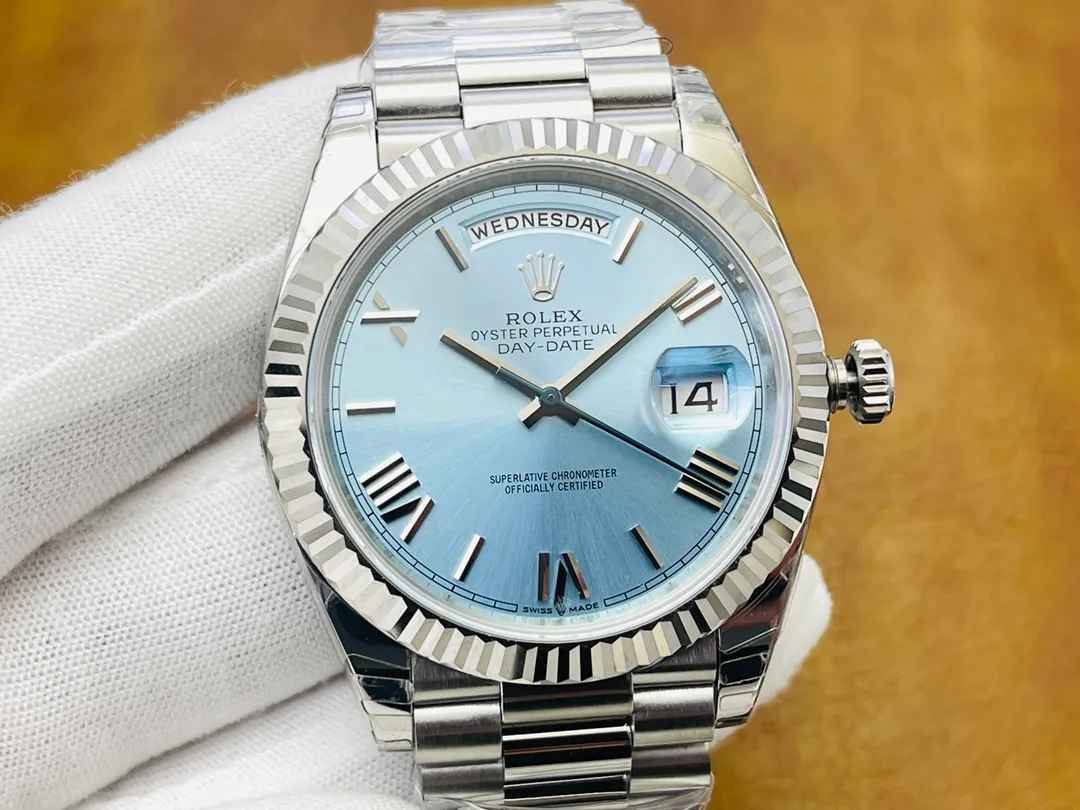 [VR Factory 2023 Wall Crack Recommendation Pays Tribute to Classics] The market’s top replica version of the Rolex Datejust Day-of-the-Day Watch Series 40MM is a model for classic watches. Details: 1⃣️ Equipped with 2836 movement machinery, not an ordinary version in the market. 2⃣️The overall material is made of 904L fine steel. The curvature of the side of the case is polished in place, and the thickness of the side is consistent with the original. 3⃣️Classic dog tooth ring, the platinum (electroplating) ring mouth presents a radiant light effect that is infinitely close to the original version, and the triangular pit pattern is clean and neat. 4⃣️The watch mirror is made of real sapphire crystal glass, which increases the transparency of the watch. At the same time, it has been treated with anti-glare technology, making it very convenient to read watch data and has high hardness. 5⃣️The only synchronous original thickness in the market is 11.5MM!  VR Factory2023 creates classic and ingenious masterpieces. Welcome all friends to taste it!