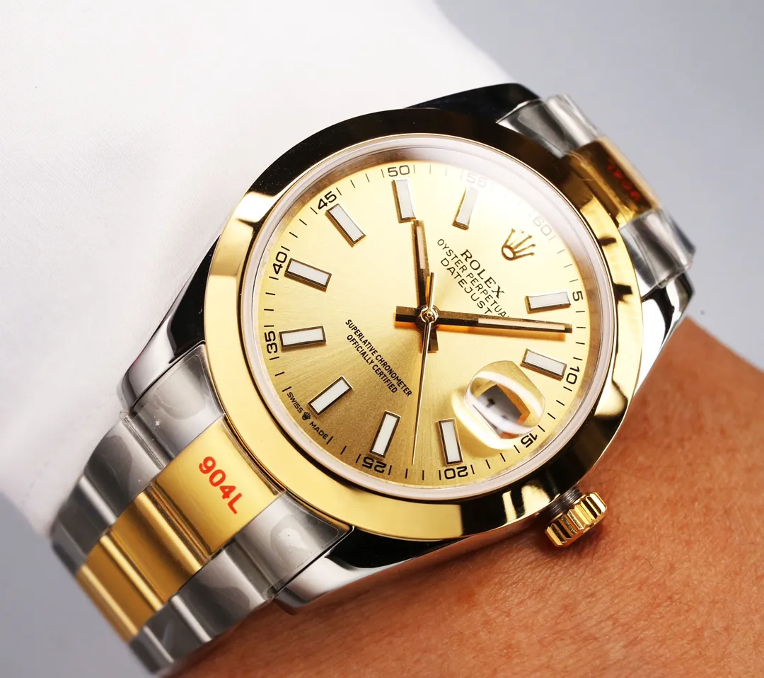 【High-end replica】💰1240! 【Customized all-in-one machine】💰1720! Rolex Oyster Perpetual Datejust 41mm series watches, timeless elegance! [Oyster case, symbol of waterproofing] The diameter of the watch is 41mm, the thickness is consistent with the original, and the data is consistent with the genuine product 1. Classic Oyster case with triangular grooved outer ring 2. The handle adopts a screw-in design to restore the double buckle lock dual waterproof system 3. Mirror material - wear-resistant and scratch-resistant sapphire mirror, anti-reflective convex magnification (2.5 times) calendar window [Strap details] Different watch models are matched with different steel straps 1. Commemorative strap Jubilee Bracelet (five-bead belt) Material: stainless steel, commemorative type, five-row link 2. Oyster bracelet Oyster Bracelet (3-bead belt). Material: Stainless steel, head-shaped, semi-circular three-row link 3. Buckle type Folding buckle, concealed folding crown buckle [Movement] Using the exquisite and stable Japanese 8215/9015 movement, it is steady and simple, reserved, showy but not flattering, long-lasting elegance! (Extreme reproduction requirements create high quality, playing with more than just concepts!) (Focus on original new machines) Focus is an attitude, produced by JH!