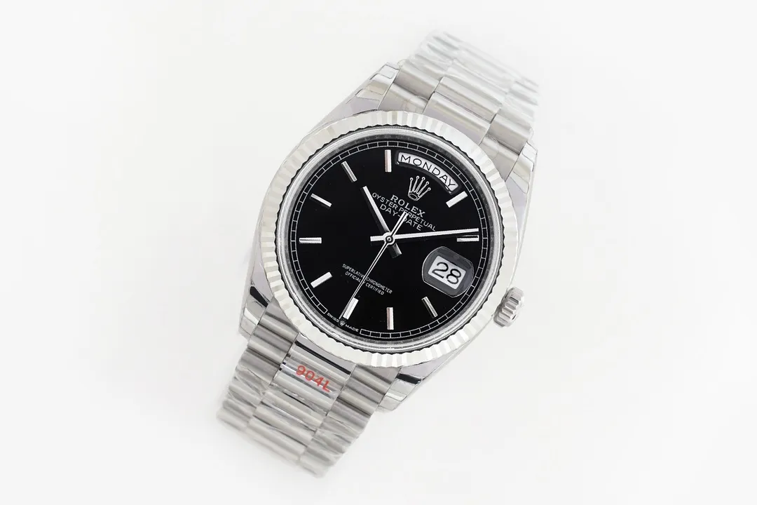 【High-end replica】💰1300! 【Customized all-in-one machine】💰1900! 【Top Replica】💰Private chat! EW Rolex Day-Date 36 Series 1⃣️With 3255 movement, the quality is stable and reliable; 2⃣️The thickness is 12mm consistent with the original: the diameter of the watch is 36mm; [Correction of other versions on the market, the size and thickness of other versions are wrong, fake at first glance] 3⃣️The dial is equipped with 18ct gold, inlaid with diamonds, and square diamonds at 6 and 9 o'clock; 4⃣️ One-piece middle case, screw-in bottom cover and winding crown; 5⃣️Top-grade workmanship, each strap fits perfectly with the lugs, giving the highest comfort to the wrist; Every extreme detail is the sincerity of the EW factory's ingenious development! ! This picture was taken as a top-notch replica!