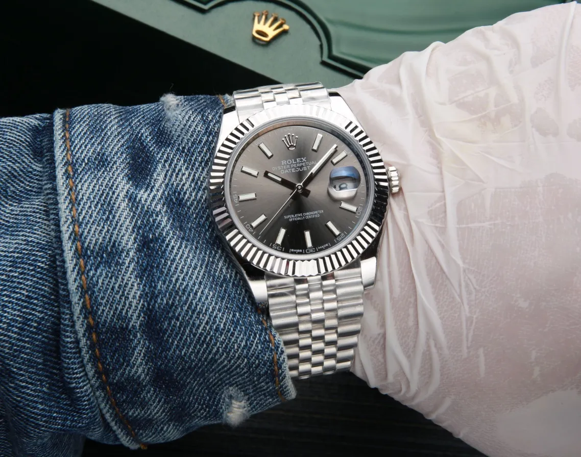 【High-end replica】💰1160! 【Customized all-in-one machine】💰1720! Rolex Datejust 41mm replica original mold opening, all details strive to be perfect, new five-bead chain ❗️Ultra-transparent sapphire mirror equipped with 2824 movement classic new product: Rolex Datejust continues to improve the replica effect, ROLEX Rolex gold, rose, stainless steel research spirit of continuous improvement, especially the industry recognition of the five artifacts, the current sales have been on the rise! [Size] Diameter 41mm [Mirror] Anti-scratch blue crystal glass, anti-reflective convex magnified calendar window [Case] ​​Winding crown, [Movement] Stable replica of 2824 automatic mechanical movement, [Strap] Oyster three-section bracelet folding buckle, waterproof more than 100 meters. Craftsmanship... The real thing is great! (Focus on original new machines) Focus is an attitude, produced by JH!