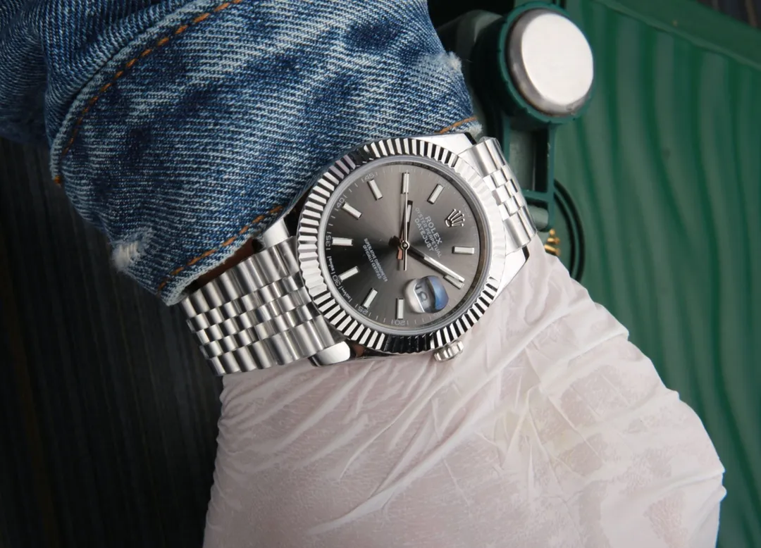 【High-end replica】💰1160! 【Customized all-in-one machine】💰1720! Rolex Datejust 41mm replica original mold opening, all details strive to be perfect, new five-bead chain ❗️Ultra-transparent sapphire mirror equipped with 2824 movement classic new product: Rolex Datejust continues to improve the replica effect, ROLEX Rolex gold, rose, stainless steel research spirit of continuous improvement, especially the industry recognition of the five artifacts, the current sales have been on the rise! [Size] Diameter 41mm [Mirror] Anti-scratch blue crystal glass, anti-reflective convex magnified calendar window [Case] ​​Winding crown, [Movement] Stable replica of 2824 automatic mechanical movement, [Strap] Oyster three-section bracelet folding buckle, waterproof more than 100 meters. Craftsmanship... The real thing is great! (Focus on original new machines) Focus is an attitude, produced by JH!