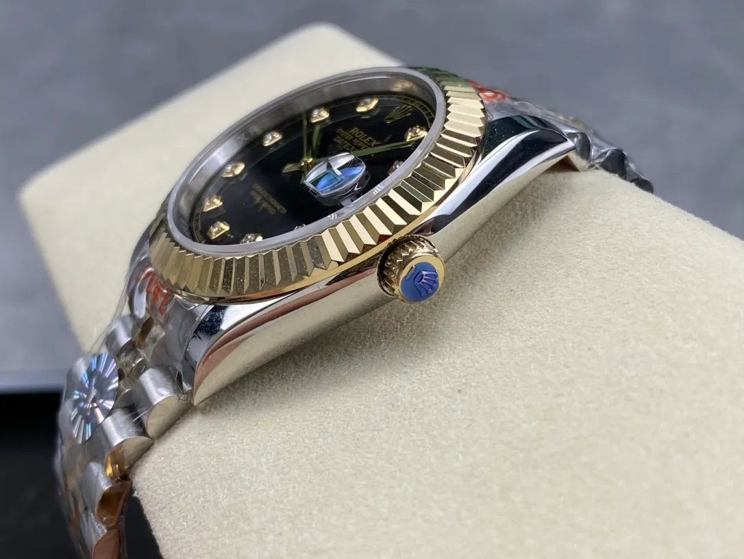 【High-end replica】💰1240! Rolex Single Calendar Datejust Series 41mm [Diameter] 41mm [Movement] Equipped with imported fully automatic mechanical movement [Ring] Rolex RingCommand triangular pit pattern / aperture [Mirror] Scratch-resistant sapphire glass mirror [Material] Imported 316L stainless steel case [Strap] Stainless steel (Oystersteel) optional three-bead/five-bead chain strap [Buckle] Original buckle Super high quality, more beautiful in kind, market exclusive! Classic men's casual watch, the standard accessory for successful men, allowing you to wear it once and for all!