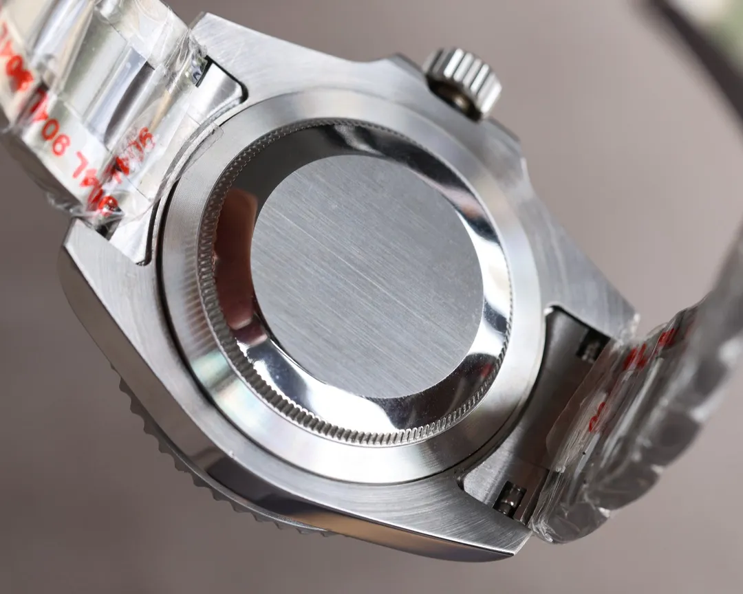 【High-end replica】💰1160! Rolex Submariner [Movement] Adopts imported Japanese Citizen 8215 mechanical movement [Material] "Ceramic" ring, fine workmanship, smooth rotation [Case] 40mm [Dial] The function dial font and the dial logo are superimposed and printed using a superimposed printing process. When viewed from the side, there will be a slight bulge. The background texture of the disk has been filtered and corrected countless times to ensure that it is 100% consistent with the original. The Rolex metal LOGO on it is molded separately, and it can be compared to the original in terms of three-dimensionality and roundness. Easy-to-read Chroma light luminous display with long-lasting luminous material [Watch mirror] Anti-scratch sapphire crystal glass, double anti-reflective small window convex lens to magnify the calendar (first launch of blue light plating technology). (Six-digit Rolex’s unique anti-counterfeiting mark) [Buckle] Made of imported 316S molten slurry shell case polished with 1:1 parts. The inner side of the sand is corroded by the Rolex steel seal. The external watch buckle safety ring is exactly the same as the original one. Top-notch product. High-quality products.
