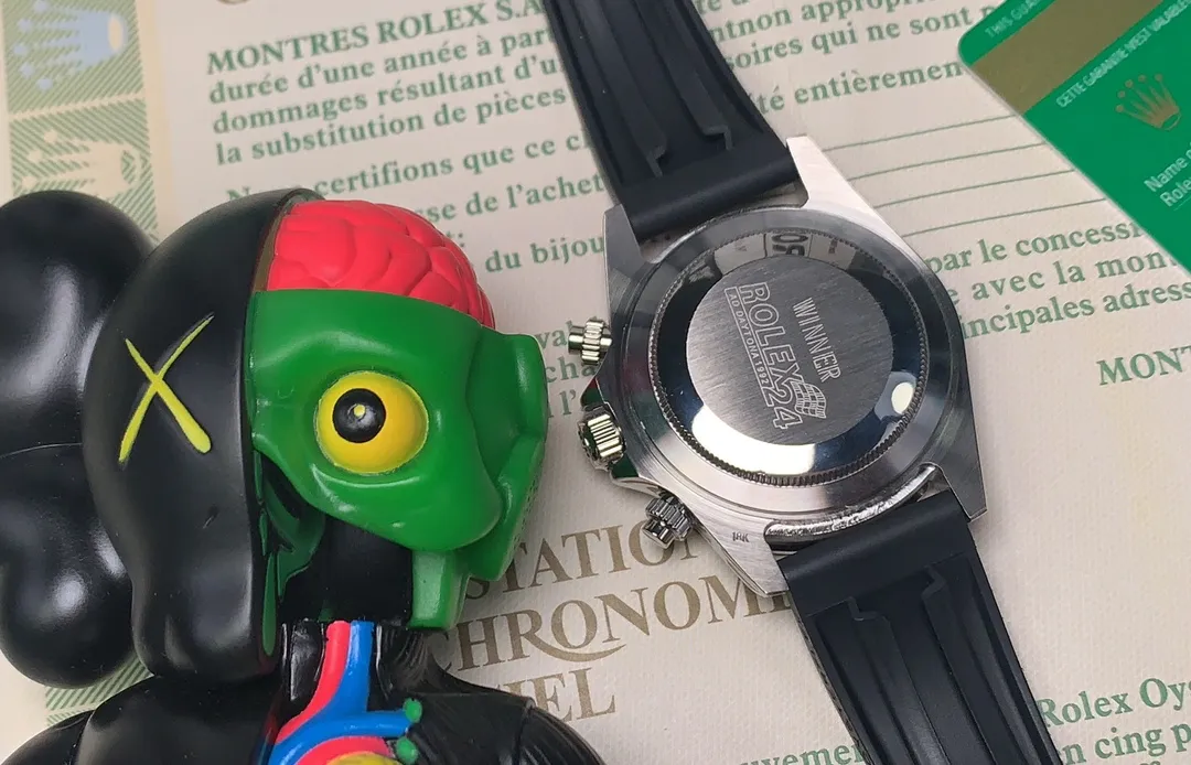 【High-end replica】💰1360! Rolex Daytona series is equipped with imported Citizen 8215 automatic machine, 40mm mineral-strengthened glass, three-bead steel belt, safety buckle. Life moves forward every second, but there is no time to look back, and there is only limitless learning.