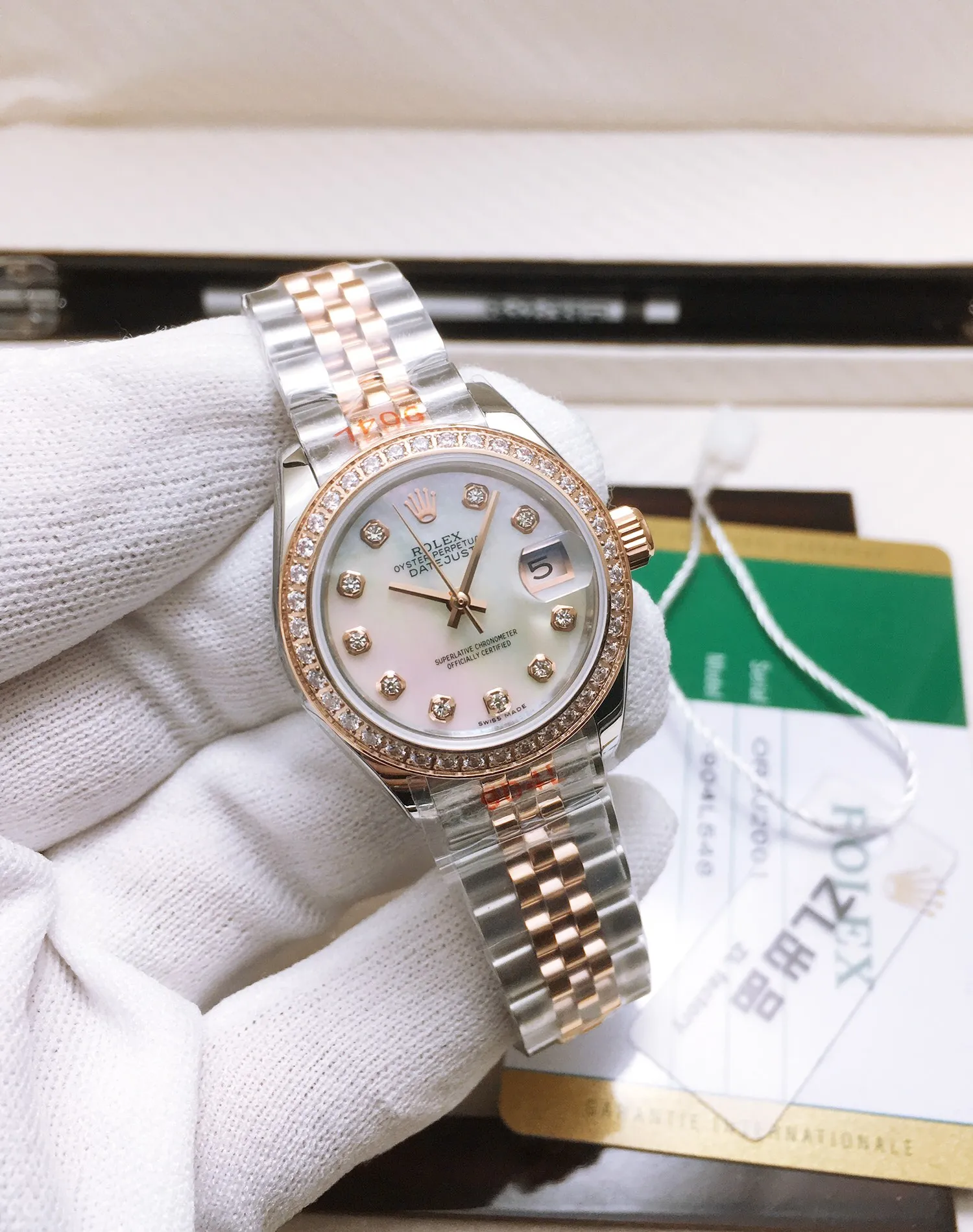 【Top Replica】💰4900! Top-notch workmanship from Taiwan factory [ZL Factory 2021 new masterpiece highly recommended] the latest Rolex Women’s Datejust 28MM Datejust watch! 1⃣️The case diameter remains the same as the original 28MM. The stainless steel watch case is forged from 904L stainless steel, which is durable! 2⃣️With the original imported Japanese movement, more goddesses have multiple choices. The performance is extremely stable. Its shock resistance and geometric structure enable the movement to maintain regular operation in any position. 3⃣️The triangular grooved bottom cover is tightened with special tools to completely seal the watch case. The winding crown adopts a double buckle lock dual waterproof system and is firmly screwed to the watch case, making it more waterproof. 4⃣️A small window convex lens is installed at 3 o'clock to enlarge the date display of the watch, making it easier to read the date. The waterproof Oyster case of the women's journal type provides the best protection for the high-precision movement! 5⃣️904L watch strap and new double-headed connection method under the outer ring (can be used with the original), concealed folding crown buckle, opened with an articulated Rolex crown logo. 6⃣️One watch, one card, one code. Every exquisite detail is the sincerity of the ingenuity developed by the Taiwan factory!