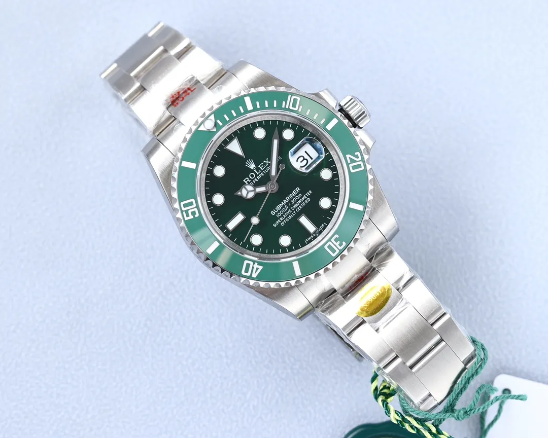【Top replica】💰3900! Rolex Submariner is coming! Two exclusive technologies: [Sapphire Luminous Stone] and [One-click Snap]. Clone the original Cal.3135 integrated movement, blue hairspring, imported KIF shock absorber (not fake triangle shock absorber)! Key points of the upgrade: 1⃣️【Sapphire Luminous Stone】Exclusive technology, a sapphire mirror is installed on the outer layer of the luminous stone. It is really difficult to install a mirror in a diameter of only 3mm. Through high-precision advanced equipment, it was successfully completed, achieving the same scratch-resistant luminous pearl as the original. 2️⃣[The scale on the outer ring will not turn black] The scale on the ring mouth uses physical vapor deposition technology, and platinum powder is coated on the font at high temperature to make the font color durable and will not fade or turn black when exposed to water or oil. 3️⃣【One-touch snap-buckle】The outer safety buckle of the watch buckle is the same as the original one. Just hold the inside of the watch buckle with your finger and press the buckle body with another finger, and the outer safety buckle can automatically spring open. It is also an exclusive technology in the entire market. 4️⃣【Literal texture upgrade】The luminous stone on the round nails of the literal scale is full but not overflowing, and the word nails are chamfered, making them more delicate than before! 5️⃣【Calendar instantaneous jump and retreat】In order to strive for excellence and shorten the distance from the counter, the calendar has also been improved. The counter calendar instantly jumps at the 12-digit digit when the hour and minute hands are aligned. We have also done this. For example, the retreat calendar is in effect on the date. When adjusting the time, if the calendar is accidentally adjusted to No. 2 on the 1st today, you can pull the head to the third gear and turn the hour and minute hands counterclockwise. This will return the calendar to No. 1. Other movements cannot do this. This is consistent with the counter 3135 machine! 6️⃣[Movement performance] Swing frequency 28800 per hour, 31 rubies, power reserve 50 hours, instant calendar, four-arm Glucydur alloy balance wheel, 4 weights, 2 of which are adjustable weights, Breguet-style blue hairspring, KIF shock absorber, Rolex movement’s unique red wheel, using TEFLON spraying process, anti-corrosion, wear-resistant, friction reduction, stable and reliable performance! 🔝This is a watch that is worth buying in terms of performance and price. It also comes with a counter velvet bag for easier storage! 685🔥Top quality products are constantly produced🔥