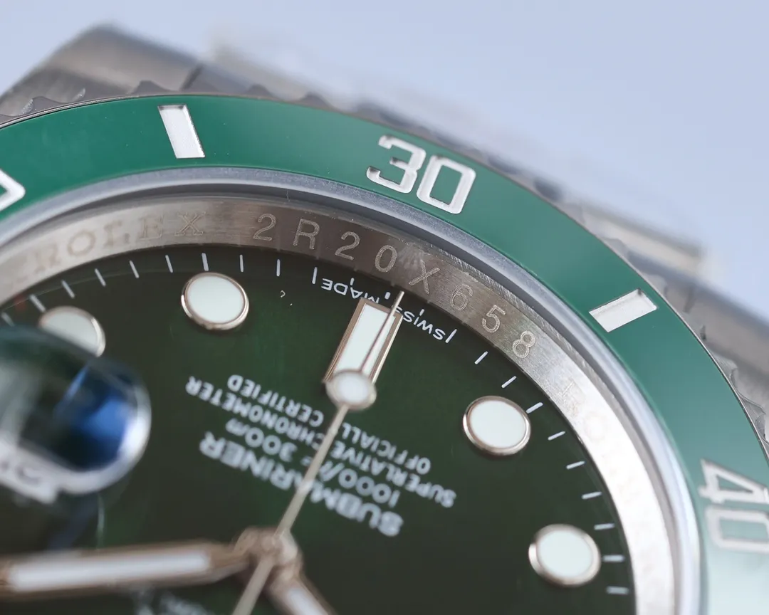 【Top replica】💰3900! Rolex Submariner is coming! Two exclusive technologies: [Sapphire Luminous Stone] and [One-click Snap]. Clone the original Cal.3135 integrated movement, blue hairspring, imported KIF shock absorber (not fake triangle shock absorber)! Key points of the upgrade: 1⃣️【Sapphire Luminous Stone】Exclusive technology, a sapphire mirror is installed on the outer layer of the luminous stone. It is really difficult to install a mirror in a diameter of only 3mm. Through high-precision advanced equipment, it was successfully completed, achieving the same scratch-resistant luminous pearl as the original. 2️⃣[The scale on the outer ring will not turn black] The scale on the ring mouth uses physical vapor deposition technology, and platinum powder is coated on the font at high temperature to make the font color durable and will not fade or turn black when exposed to water or oil. 3️⃣【One-touch snap-buckle】The outer safety buckle of the watch buckle is the same as the original one. Just hold the inside of the watch buckle with your finger and press the buckle body with another finger, and the outer safety buckle can automatically spring open. It is also an exclusive technology in the entire market. 4️⃣【Literal texture upgrade】The luminous stone on the round nails of the literal scale is full but not overflowing, and the word nails are chamfered, making them more delicate than before! 5️⃣【Calendar instantaneous jump and retreat】In order to strive for excellence and shorten the distance from the counter, the calendar has also been improved. The counter calendar instantly jumps at the 12-digit digit when the hour and minute hands are aligned. We have also done this. For example, the retreat calendar is in effect on the date. When adjusting the time, if the calendar is accidentally adjusted to No. 2 on the 1st today, you can pull the head to the third gear and turn the hour and minute hands counterclockwise. This will return the calendar to No. 1. Other movements cannot do this. This is consistent with the counter 3135 machine! 6️⃣[Movement performance] Swing frequency 28800 per hour, 31 rubies, power reserve 50 hours, instant calendar, four-arm Glucydur alloy balance wheel, 4 weights, 2 of which are adjustable weights, Breguet-style blue hairspring, KIF shock absorber, Rolex movement’s unique red wheel, using TEFLON spraying process, anti-corrosion, wear-resistant, friction reduction, stable and reliable performance! 🔝This is a watch that is worth buying in terms of performance and price. It also comes with a counter velvet bag for easier storage! 685🔥Top quality products are constantly produced🔥