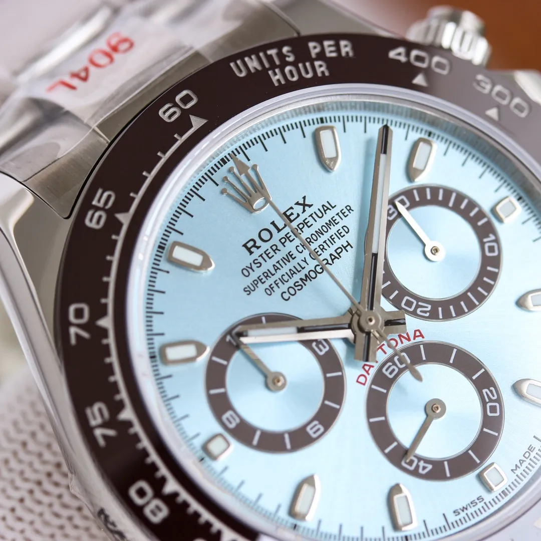 NFT super masterpiece 12.3 thickness Factory C copy Rolex Cosmograph Daytona A new version is coming 1: The new version uses 904L stainless steel case buckle, making it more cost-effective than the common version on the market. 2: The movement timing scheme has been perfectly revised, using the Dandong chronograph movement with the best reputation at present to update the thickness and solve the "castration timing" shortcomings of the previous version, and adjust the time in one gear Excluding gaps, the timing function is consistent with the original, and the measured thickness is 12.3mm. 3: The entire watch scale and three-dimensional hands are deeply polished, super Swiss luminous fills the small eyes with a solid effect, uses the most praised CLEAN ceramic ring, and is the only oysterflex tape on the market that uses ultra-thin metal steel sheets that are consistent with the genuine quality. Perfectly correcting the shortcomings and defects of all copies in the past ten years, the shell and text colors are more delicate to create a visual effect consistent with the original. NFT brainstorms and consults the precious opinions of the majority of watch friends to redefine the highest quality Daytona copy. The real C factory copy Rolex Daytona [Super cost-effective] [Produced by NFT]