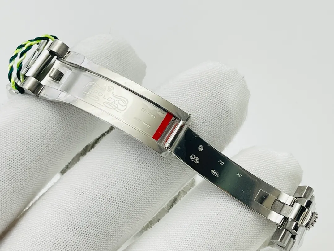 【High-end replica】💰1300! 【Customized all-in-one machine】💰1900! 【Top Replica】💰Private chat! Rolex DAY-DATE weekly diary series! Diameter 40, 36 mm, details: 1⃣️Perfect big day-small calendar disk, super luminous needle, double-bright sapphire glass, the watch case is made of fine steel and uses real K gold plating to solve the problem of darkening and fading of gold watches! 2⃣️ Equipped with 2836 movement machinery, zero repairs! 3⃣️[Watch strap] Head-shaped three-lattice arched link, the head piece is assembled in five pieces, the buckle engraving details are more in place, and the overall details are more delicate and comfortable! 4⃣️What’s more worth mentioning is that this updated version has solved the problem of three-dimensionality of the 12 o’clock Rolex Crown LOGO that has not been solved in previous versions. The literal printing three-dimensionality and the scale stone have abandoned the previous zircon and used Swarovski artificial crystal diamonds. No matter the cost, they only strive for perfection. It can be said that it is extremely attentive and perfectly demonstrates the spirit of craftsmanship. DR Factory redefines the highest quality Rolex, allowing you to buy it once and for all!