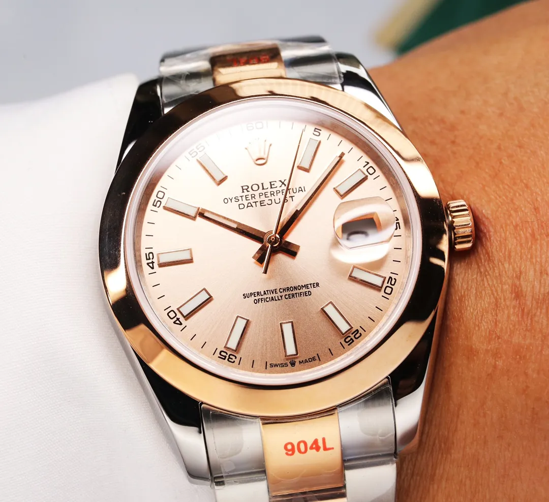 【High-end replica】💰1240! 【Customized all-in-one machine】💰1720! Rolex Oyster Perpetual Datejust 41mm series watches, timeless elegance! [Oyster case, symbol of waterproofing] The diameter of the watch is 41mm, the thickness is consistent with the original, and the data is consistent with the genuine product 1. Classic Oyster case with triangular grooved outer ring 2. The handle adopts a screw-in design to restore the double buckle lock dual waterproof system 3. Mirror material - wear-resistant and scratch-resistant sapphire mirror, anti-reflective convex magnification (2.5 times) calendar window [Strap details] Different watch models are matched with different steel straps 1. Commemorative strap Jubilee Bracelet (five-bead belt) Material: stainless steel, commemorative type, five-row link 2. Oyster bracelet Oyster Bracelet (3-bead belt). Material: Stainless steel, head-shaped, semi-circular three-row link 3. Buckle type Folding buckle, concealed folding crown buckle [Movement] Using the exquisite and stable Japanese 8215/9015 movement, it is steady and simple, reserved, showy but not flattering, long-lasting elegance! (Extreme reproduction requirements create high quality, playing with more than just concepts!) (Focus on original new machines) Focus is an attitude, produced by JH!