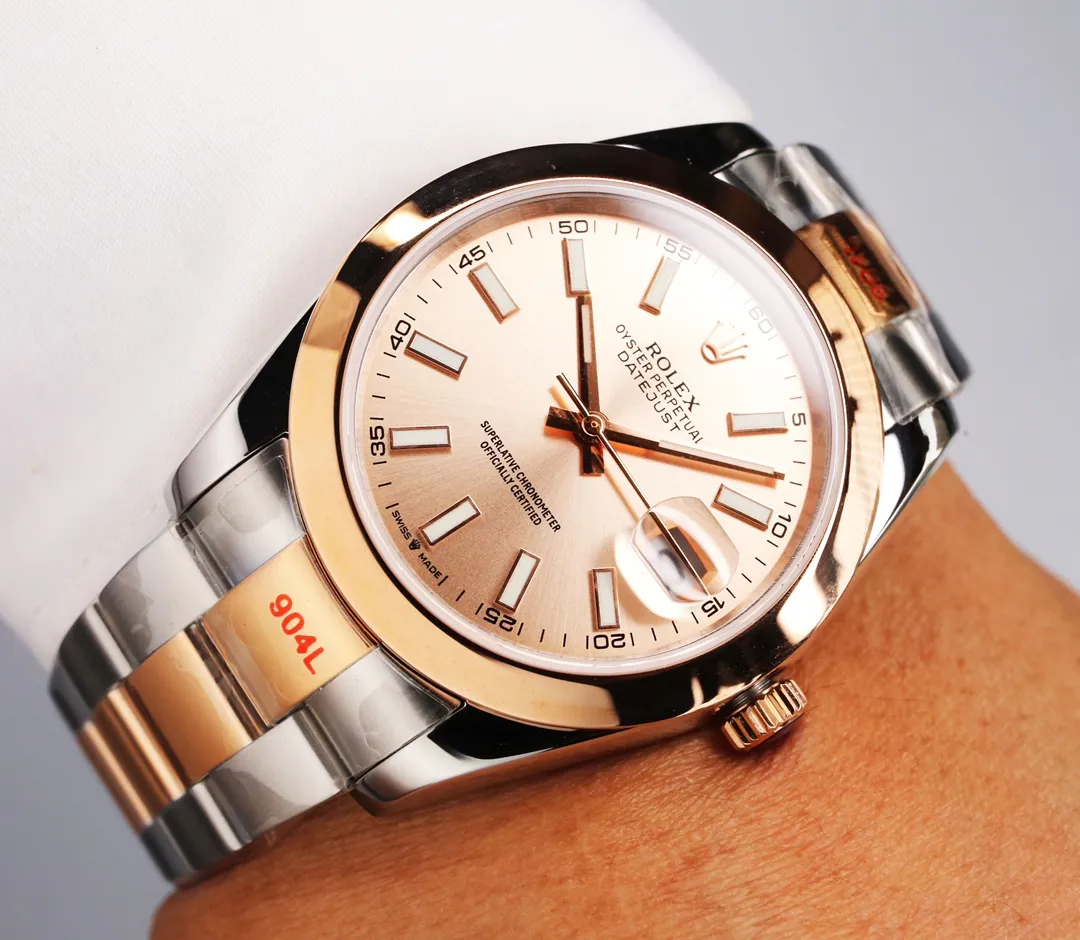【High-end replica】💰1240! 【Customized all-in-one machine】💰1720! Rolex Oyster Perpetual Datejust 41mm series watches, timeless elegance! [Oyster case, symbol of waterproofing] The diameter of the watch is 41mm, the thickness is consistent with the original, and the data is consistent with the genuine product 1. Classic Oyster case with triangular grooved outer ring 2. The handle adopts a screw-in design to restore the double buckle lock dual waterproof system 3. Mirror material - wear-resistant and scratch-resistant sapphire mirror, anti-reflective convex magnification (2.5 times) calendar window [Strap details] Different watch models are matched with different steel straps 1. Commemorative strap Jubilee Bracelet (five-bead belt) Material: stainless steel, commemorative type, five-row link 2. Oyster bracelet Oyster Bracelet (3-bead belt). Material: Stainless steel, head-shaped, semi-circular three-row link 3. Buckle type Folding buckle, concealed folding crown buckle [Movement] Using the exquisite and stable Japanese 8215/9015 movement, it is steady and simple, reserved, showy but not flattering, long-lasting elegance! (Extreme reproduction requirements create high quality, playing with more than just concepts!) (Focus on original new machines) Focus is an attitude, produced by JH!