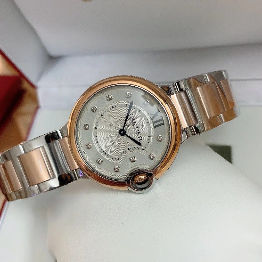 【High-end replica】💰1720! Cartier "Cartier" movement: Swiss imported quartz movement, original 1:1 replica 36MM, convex curved case, sapphire glass, guilloche dial, sword-shaped hands. In the world of Cartier watchmaking, the Ballon Bleu watch is famous for its delicate style and elegant style.