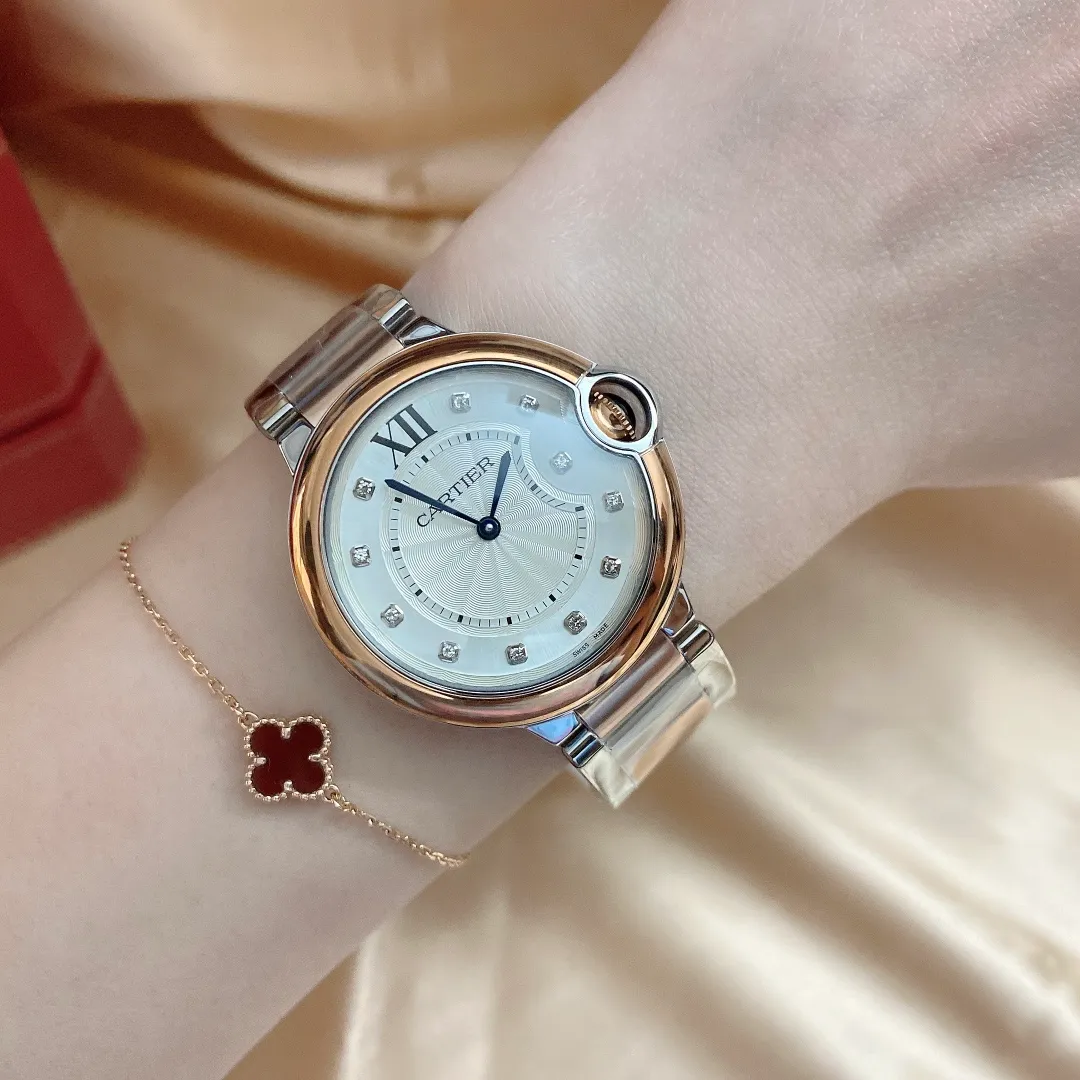 【High-end replica】💰1720! Cartier "Cartier" movement: Swiss imported quartz movement, original 1:1 replica 36MM, convex curved case, sapphire glass, guilloche dial, sword-shaped hands. In the world of Cartier watchmaking, the Ballon Bleu watch is famous for its delicate style and elegant style.