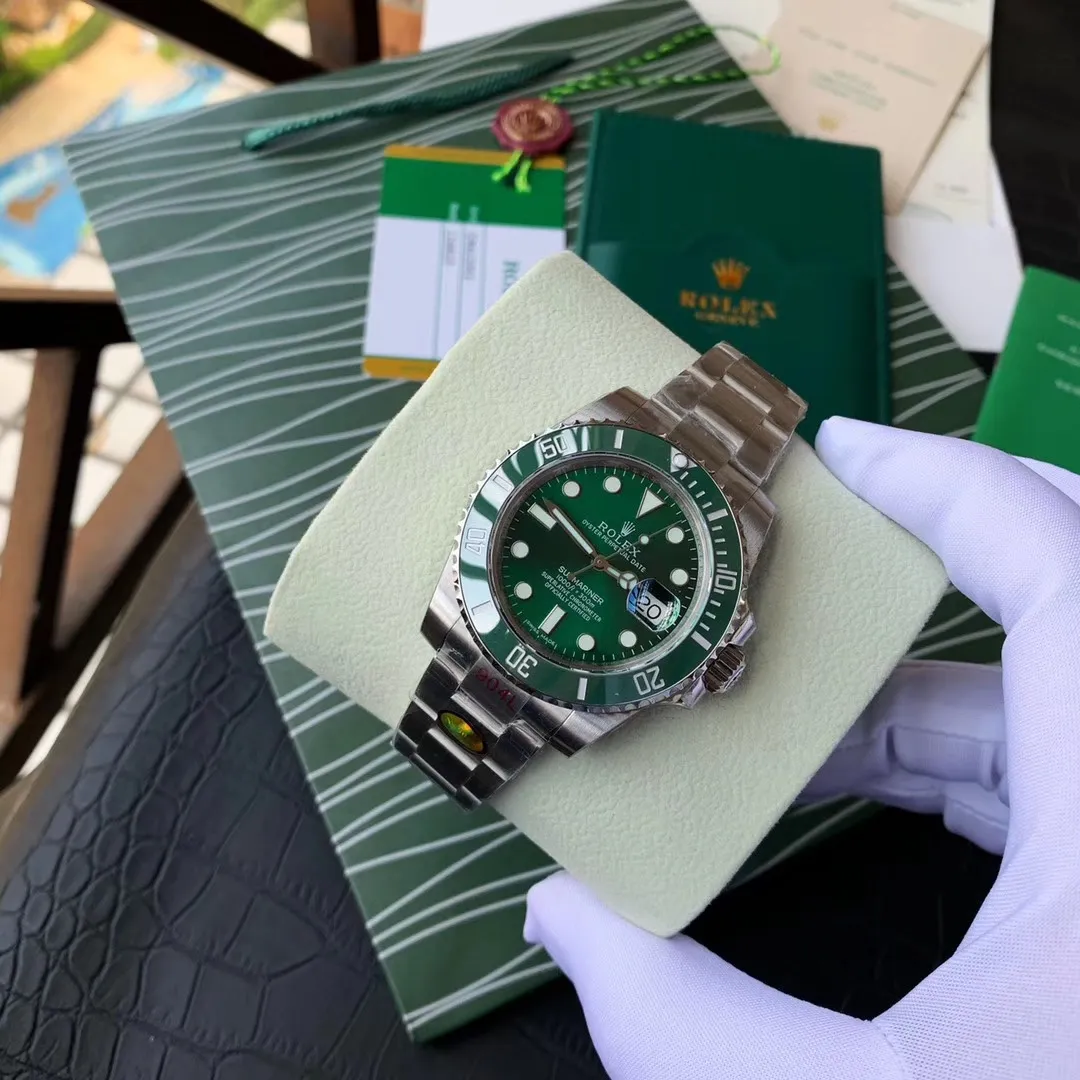 [Top replica] 💰3700 N factory V8 version 2836 movement arrives‼ Official one-to-one replica of the original version (super version) Rolex SUB Submariner series model 116610 gold series/green water ghost/black water ghost/blue water ghost, original mold opening, equipped with 2836 movement, the most classic Oyster style: [904L stainless steel case] size 40mm X The 13mm Oyster case is consistent with the original product. Through careful polishing and strict quality control, the shape is ensured to be in place, and the brushing and polishing are comparable to the original craftsmanship. [Crown] One case and one crown, carefully crafted, each crown logo faces upright, highlighting the symbol of the king. The master watchmaker strives for excellence in every detail, and continues the waterproof system of the lock, just like the original. [904L Stainless Steel Watch Strap] The three-row link Oyster watch strap is made of fully brushed technology, which is delicate and clean. It is equipped with an Oyster safety buckle. The elegant solid link watch strap is full of texture and comfortable to wear. [Mirror] Made of scratch-resistant sapphire mirror and blue film calendar crystal. [Bezel] The bezel is made of one-piece (non-etched) sapphire luminous beads, the platinum electroplated scale has a uniform color that will never fade, and the ice blue super bright luminous. 300 meters waterproof. Each watch has been strictly tested before leaving the factory to ensure quality. Please pay attention to more details. 🔥Top quality products are constantly produced🔥
