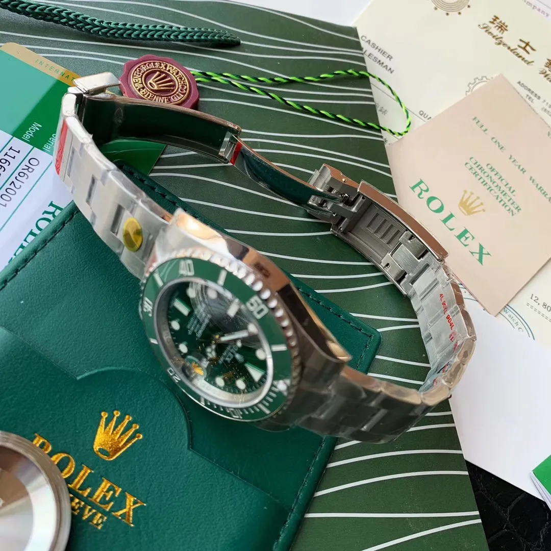 [Top replica] 💰3700 N factory V8 version 2836 movement arrives‼ Official one-to-one replica of the original version (super version) Rolex SUB Submariner series model 116610 gold series/green water ghost/black water ghost/blue water ghost, original mold opening, equipped with 2836 movement, the most classic Oyster style: [904L stainless steel case] size 40mm X The 13mm Oyster case is consistent with the original product. Through careful polishing and strict quality control, the shape is ensured to be in place, and the brushing and polishing are comparable to the original craftsmanship. [Crown] One case and one crown, carefully crafted, each crown logo faces upright, highlighting the symbol of the king. The master watchmaker strives for excellence in every detail, and continues the waterproof system of the lock, just like the original. [904L Stainless Steel Watch Strap] The three-row link Oyster watch strap is made of fully brushed technology, which is delicate and clean. It is equipped with an Oyster safety buckle. The elegant solid link watch strap is full of texture and comfortable to wear. [Mirror] Made of scratch-resistant sapphire mirror and blue film calendar crystal. [Bezel] The bezel is made of one-piece (non-etched) sapphire luminous beads, the platinum electroplated scale has a uniform color that will never fade, and the ice blue super bright luminous. 300 meters waterproof. Each watch has been strictly tested before leaving the factory to ensure quality. Please pay attention to more details. 🔥Top quality products are constantly produced🔥