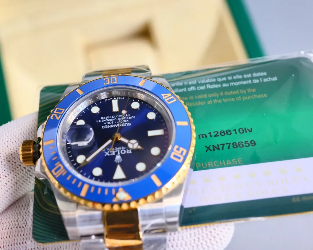 【High-end replica】💰1160! Customized all-in-one machine 💰1720! Top replica 💰Private chat! The 6-digit Rolex Submariner comes with a crown, which is more upscale. The real size of 41mm is consistent with the original, the 4-corner lugs are smaller, and the strap buckle is wider! The real diameter is 41mm, the crown logo is added in the middle of the word SWISS MADE at 6 o'clock on the dial, and the ceramic ring is made of platinum scales that are not easy to fade! The perfect version of the C-circle Green Water Ghost is worth owning, and the shop owner strongly recommends it! The quantity of this batch is limited, so order quickly and act coolly! Assembled with the high-end version of the substitute grade C ring on the market, the entire ceramic ring is completely reborn and fired according to a new formula and temperature. The color is no different from the original to the naked eye, completely beating the ordinary version on the market. Clone the original Cal.3235 one-piece movement, reversibly adjustable movement, the same as the original version, the key points are as follows 1: The whole series is equipped with a real-life Clean factory green ceramic ring, a comprehensive analysis of the composition of the original Cerachrom ceramic outer ring, the technology of using silicon dioxide to wrap nano-alloy coloring and agent ceramic coloring, and through experiments at different temperatures, it was finally determined to be fired at around 1200 degrees Celsius. The factory’s many years of manufacturing experience and the hard work of many engineers finally presented everyone with a palace-level green circle. It is difficult for professionals to distinguish the authenticity with the naked eye, completely crushing all current versions on the market. The ring mouth is more than 95% the same as the original one, so it can be said that there is no difference. When comparing two original Green Ghosts together, there is a color difference. In addition, the ring mouth scale does not turn black. The scale on the ring mouth uses physical vapor deposition technology. Platinum powder is coated on the font at high temperature to make the color of the font durable. It will not fade or turn black when exposed to water or oil! 2: Change the 4 beads inside the ring to the same round beads as the original ones, and the ring mouth will make a crisp sound. 3: Imported sapphire glass is highly transparent and wear-resistant. The most important thing is that the height of the glass is the same as the original one, several C higher than the ceramic ring. To the naked eye, it seems to be in a horizontal line with the ceramic ring! 4: There is a gap between the watch mirror and the ceramic ring, which is exactly the same as the original one, no difference! 5: The luminous stone on the round nails of the literal scale is full but not overflowing. It glows with ice blue luminous light in a dark environment. The edge of the scale is polished and smooth as the original one. The literal font printing correction is consistent with the original one! 6: The hands are the same as the original solid central axis, no longer a fake hollow axis! 7: The size and thickness of the watch case are consistent with the original! The quantity is limited, so be quick when placing your order! Real shots taken outdoors, no photoshopped pictures, the real thing has a better texture! Focus is an attitude. Please look for the unique packaging and unique number of Factory C. XN778659, the latest code is correctly coded, matched with 3235 all-in-one machine, counterclockwise adjustment, calendar callback, quality assurance. 🔥D1 continues to produce excellent products🔥