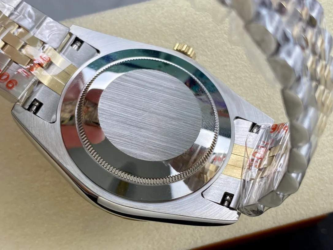 【High-end replica】💰1160! Rolex Single Calendar Datejust Series 41mm [Diameter] 41mm [Movement] Equipped with imported fully automatic mechanical movement [Ring] Rolex RingCommand triangular pit pattern / aperture [Mirror] Scratch-resistant sapphire glass mirror [Material] Imported 316L stainless steel case [Strap] Stainless steel (Oystersteel) optional three-bead/five-bead chain strap [Buckle] Original buckle Super high quality, more beautiful in kind, market exclusive! Classic men's casual watch, the standard accessory for successful men, allowing you to wear it once and for all!