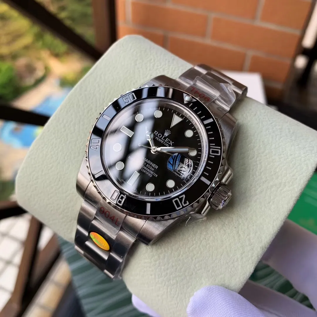 【Top Replica】💰3700! Factory N V8 version 2836 movement arrives‼ Official one-to-one replica of the original version (super version) Rolex SUB Submariner series model 116610 gold series/green water ghost/black water ghost/blue water ghost, original mold opening, equipped with 2836 movement, the most classic Oyster style: [904L stainless steel case] size 40mm X The 13mm Oyster case is consistent with the original product. Through careful polishing and strict quality control, the shape is ensured to be in place, and the brushing and polishing are comparable to the original craftsmanship. [Crown] One case and one crown, carefully crafted, each crown logo faces upright, highlighting the symbol of the king. The master watchmaker strives for excellence in every detail, and continues the waterproof system of the lock, just like the original. [904L Stainless Steel Watch Strap] The three-row link Oyster watch strap is made of fully brushed technology, which is delicate and clean. It is equipped with an Oyster safety buckle. The elegant solid link watch strap is full of texture and comfortable to wear. [Mirror] Made of scratch-resistant sapphire mirror and blue film calendar crystal. [Bezel] The bezel is made of one-piece (non-etched) sapphire luminous beads, the platinum electroplated scale has a uniform color that will never fade, and the ice blue super bright luminous. 300 meters waterproof. Each watch has been strictly tested before leaving the factory to ensure quality. Please pay attention to more details. 🔥Top quality products are constantly produced🔥