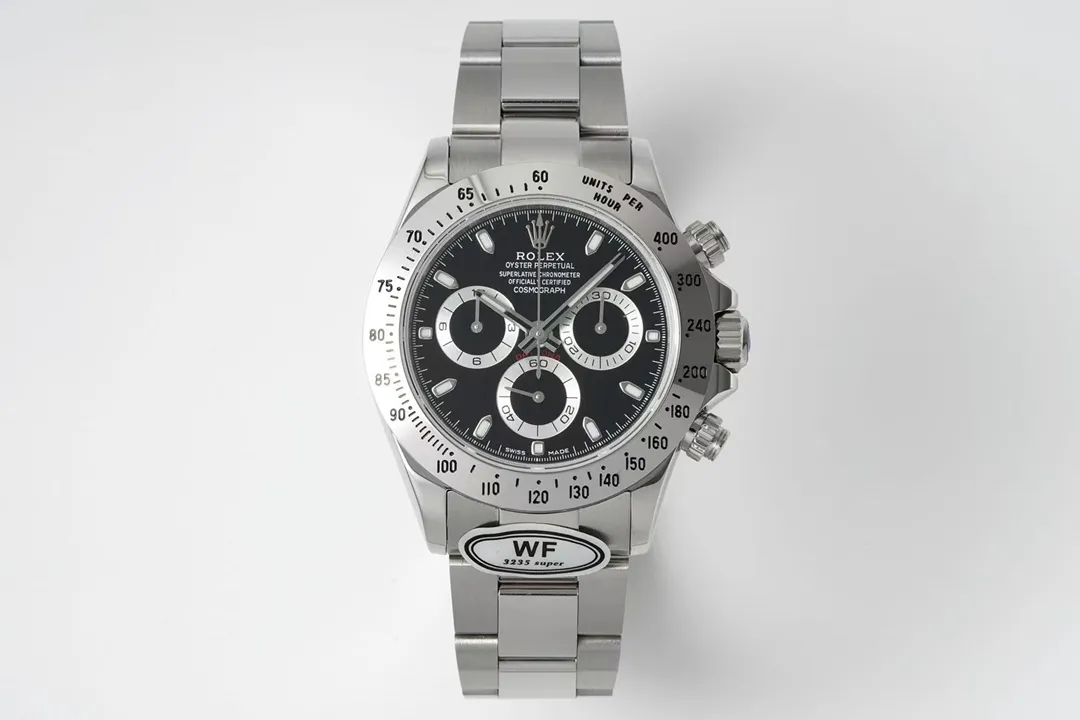 【Top replica】💰4500! Rolex Daytona is coming! A one-to-one replica of the original! All dials are carefully crafted and developed based on original genuine dials as templates! 904L fine steel 1:1 genuine replica manufacturing! Ultra-high precision polishing and detail processing! The bevel edge of the glass has the correct curvature, high transparency and good texture! The white steel scale ring and ceramic ring are oil-filled and electroplated with exquisite effects! Each one is literally an original genuine substitute dial! Unmatched by high imitations on the market! It is a special dial for k gold replica watches! The original luminous nails and hands have been successfully reproduced! Case and strap details! They are all authentic products! Different styles, different shell shapes, different connections! Every detail is in place! Make sure every style is correct! It is the only one on the market that truly does it with care!
