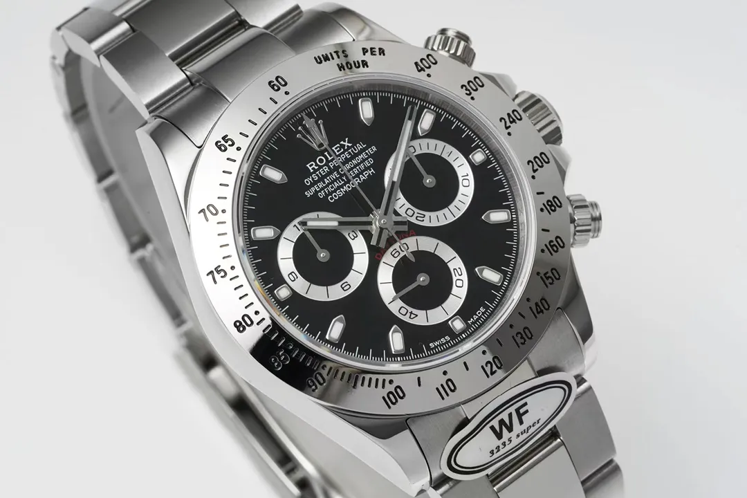 【Top replica】💰4500! Rolex Daytona is coming! A one-to-one replica of the original! All dials are carefully crafted and developed based on original genuine dials as templates! 904L fine steel 1:1 genuine replica manufacturing! Ultra-high precision polishing and detail processing! The bevel edge of the glass has the correct curvature, high transparency and good texture! The white steel scale ring and ceramic ring are oil-filled and electroplated with exquisite effects! Each one is literally an original genuine substitute dial! Unmatched by high imitations on the market! It is a special dial for k gold replica watches! The original luminous nails and hands have been successfully reproduced! Case and strap details! They are all authentic products! Different styles, different shell shapes, different connections! Every detail is in place! Make sure every style is correct! It is the only one on the market that truly does it with care!