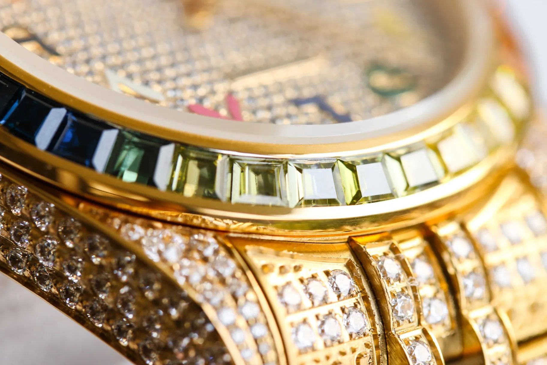 【Top Replica】💰Private chat! Rolex Diary Full Diamond Rich Edition Luxurious 18k Nano Technology! The entire shell and steel belt are inlaid with Swarovski crystal diamonds! (If diamonds fall out due to non-human factors within 5 years, they will be replenished free of charge), which makes the sparkling effect under the light even better! Brand new with 5 sets of full diamond steel belts! 41mm original size, using fully automatic imported mechanical 3255 movement, sapphire scratch-resistant glass mirror, 18k vacuum plating that will never fade, the best luxury recommendation for gift giving!