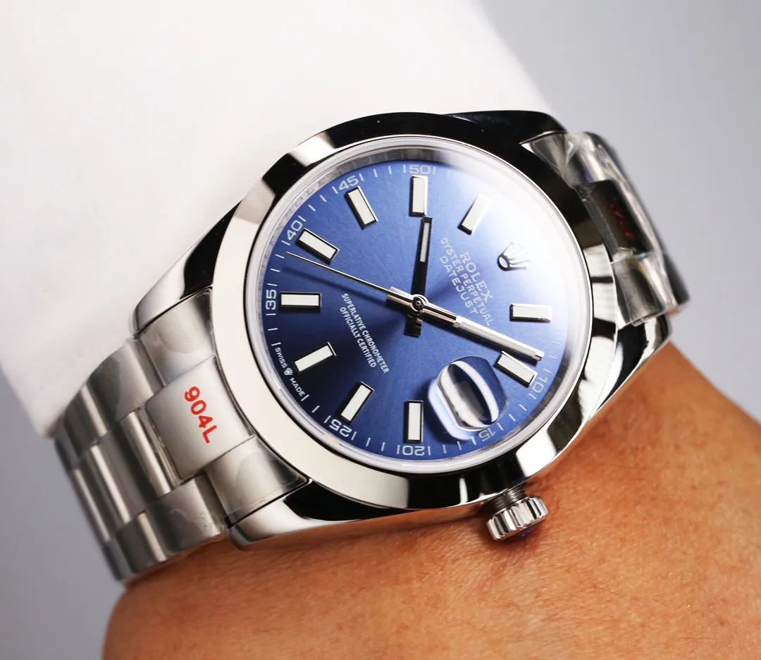 【High-end replica】💰1240! 【Customized all-in-one machine】💰1720! Rolex Oyster Perpetual Datejust 41mm series watches, timeless elegance! [Oyster case, symbol of waterproofing] The diameter of the watch is 41mm, the thickness is consistent with the original, and the data is consistent with the genuine product 1. Classic Oyster case with triangular grooved outer ring 2. The handle adopts a screw-in design to restore the double buckle lock dual waterproof system 3. Mirror material - wear-resistant and scratch-resistant sapphire mirror, anti-reflective convex magnification (2.5 times) calendar window [Strap details] Different watch models are matched with different steel straps 1. Commemorative strap Jubilee Bracelet (five-bead belt) Material: stainless steel, commemorative type, five-row link 2. Oyster bracelet Oyster Bracelet (3-bead belt). Material: Stainless steel, head-shaped, semi-circular three-row link 3. Buckle type Folding buckle, concealed folding crown buckle [Movement] Using the exquisite and stable Japanese 8215/9015 movement, it is steady and simple, reserved, showy but not flattering, long-lasting elegance! (Extreme reproduction requirements create high quality, playing with more than just concepts!) (Focus on original new machines) Focus is an attitude, produced by JH!