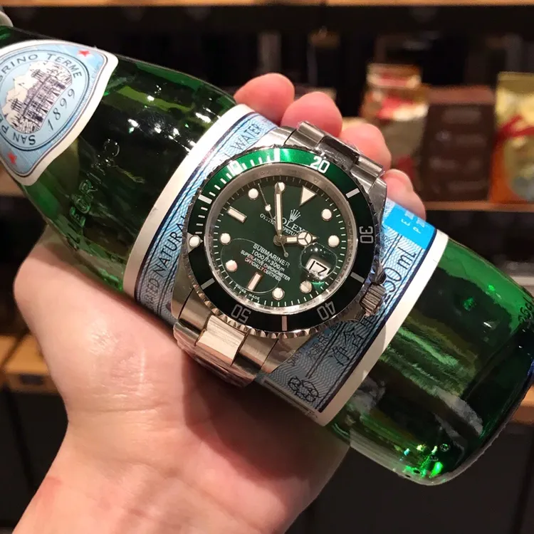 [Foreign trade import] 💰850 🔜Rolex Green Submariner ➖ROLEX Style: Fine men's watch, exquisite craftsmanship Submariner series Perpetual log instant jump type Exquisite case Only the best The small ring is more detailed Full set of counter packaging🔷 Movement: Original imported mechanical movement Strap: 316 stainless steel strap Mirror: Sapphire scratch-resistant mirror glass Size: 40mm 11mm