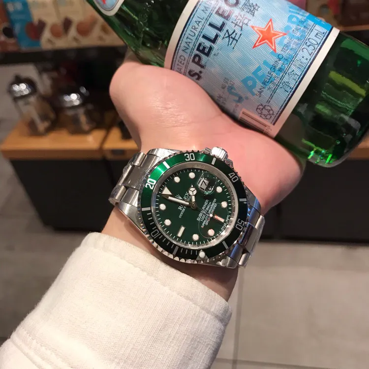 [Foreign trade import] 💰850 🔜Rolex Green Submariner ➖ROLEX Style: Fine men's watch, exquisite craftsmanship Submariner series Perpetual log instant jump type Exquisite case Only the best The small ring is more detailed Full set of counter packaging🔷 Movement: Original imported mechanical movement Strap: 316 stainless steel strap Mirror: Sapphire scratch-resistant mirror glass Size: 40mm 11mm