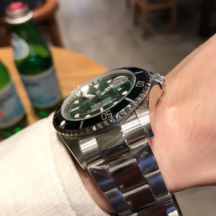 [Foreign trade import] 💰850 🔜Rolex Green Submariner ➖ROLEX Style: Fine men's watch, exquisite craftsmanship Submariner series Perpetual log instant jump type Exquisite case Only the best The small ring is more detailed Full set of counter packaging🔷 Movement: Original imported mechanical movement Strap: 316 stainless steel strap Mirror: Sapphire scratch-resistant mirror glass Size: 40mm 11mm