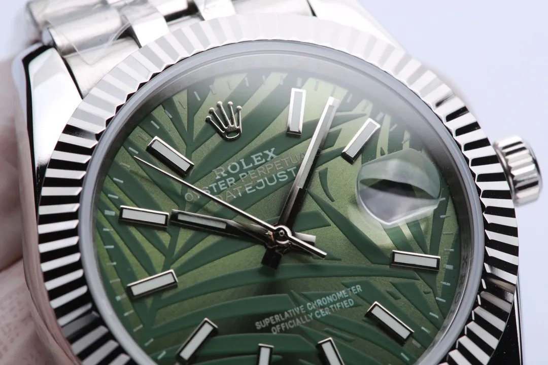 【High-end replica】💰1240! 【Customized all-in-one machine】💰1760! Rolex Oyster Perpetual Datejust 41mm series watches, timeless elegance! The data matches the genuine product 1. Classic Oyster case with triangular grooved outer ring 2. The screw-in design of the crown restores the double buckle double waterproof system 3. Mirror material - anti-scratch blue crystal glass, anti-reflective convex magnification (2.5 times) calendar window [Strap details] Different watch models are matched with different steel straps 1. Commemorative strap Jubilee Bracelet (five-bead strap) Material: Stainless steel, commemorative type, five rows of links 2. Oyster Bracelet (5 links). Material: Stainless steel, head-shaped, semi-circular three-row link 3. Buckle type Folding buckle, concealed folding crown buckle [Movement] Using the exquisite and stable imported 9015 all-in-one mechanical movement, it is stable and simple, reserved, showy but not flattering, and long-lasting elegance! (The ultimate reproduction requires high quality, and it’s more than just concepts!)