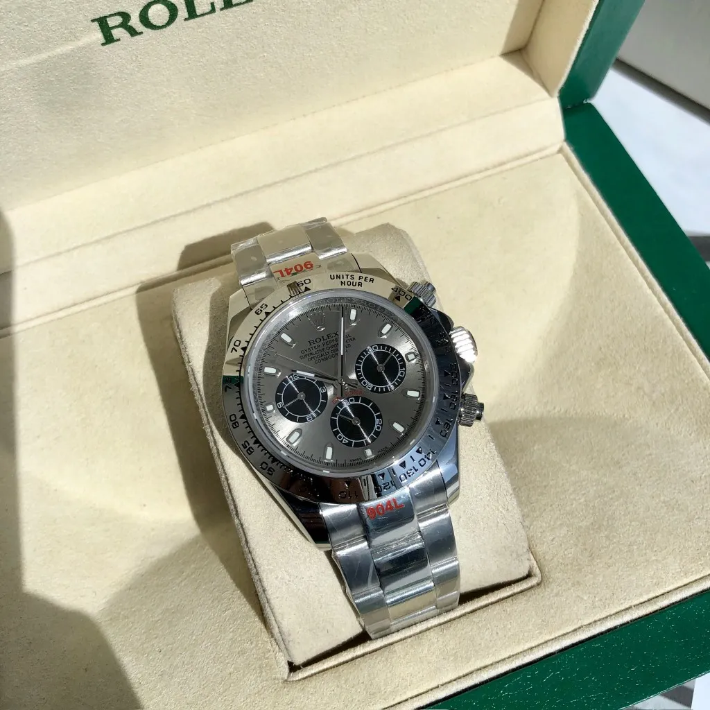 【High-end replica】💰1160! Customized all-in-one machine 💰1720! Rolex Daytona Series [Diameter] 40mm [Movement] Equipped with imported fully automatic mechanical movement [Ring] Imported finely polished ring/ceramic ring [Mirror] Scratch-resistant sapphire glass mirror [Material] Imported 316L stainless steel case [Strap] Stainless steel three-bead strap/high-quality tape [Buckle] Original buckle Super high quality, more beautiful in kind, market exclusive! Classic men's casual watch, the standard accessory for successful men, allowing you to wear it once and for all!