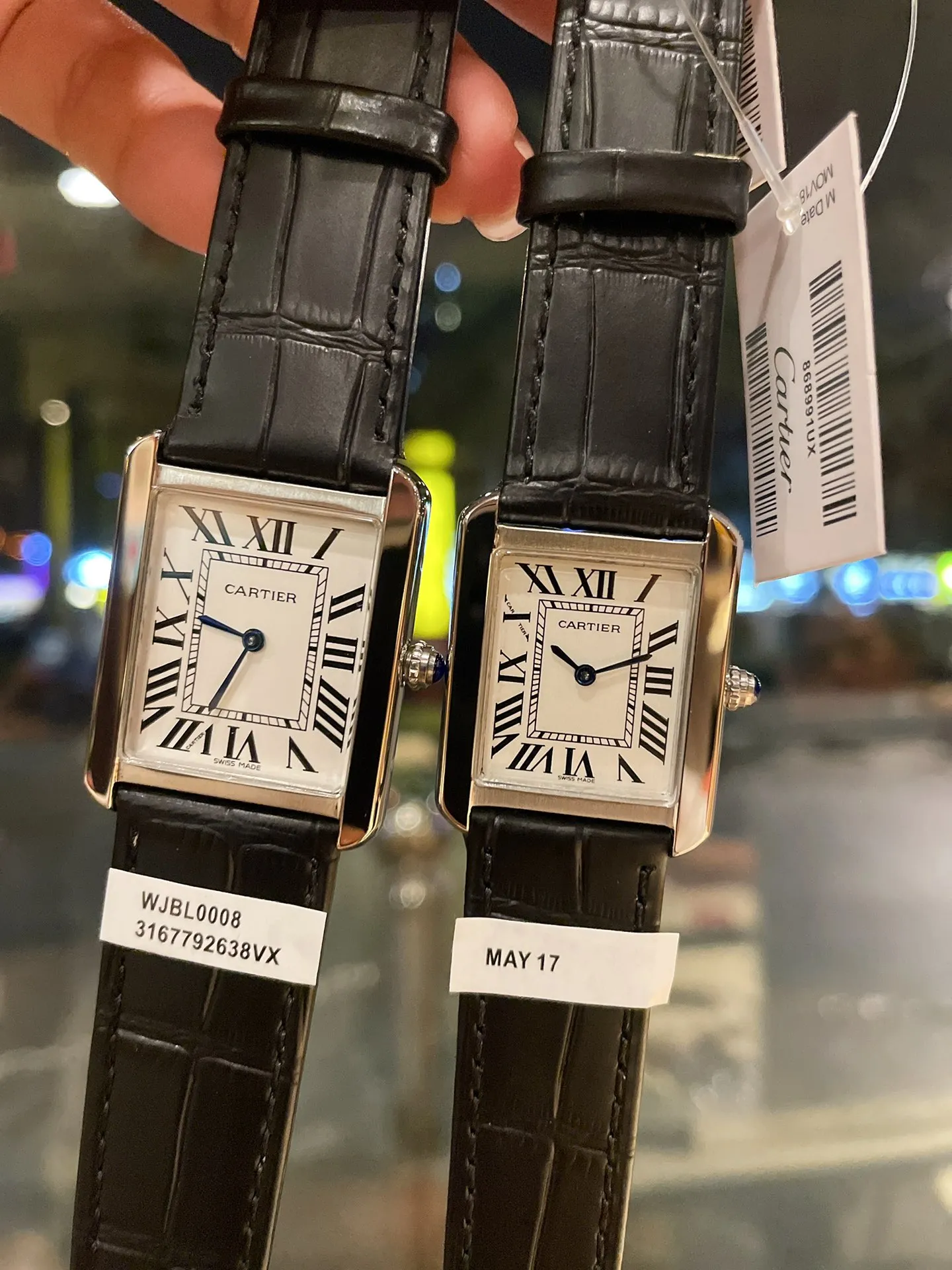 Cartier tank series retro watch TANK tank series! The lettering adopts three-dimensional protrusion, 316L stainless steel version, couple watch, imported Swiss movement, three codes in one. Medium size 27MMX34MM, small size 24MMX31MM. The details are polished, the color of the hands, the curvature of the handle, the original pebbled leather belt, the original stainless steel belt, with sticker code, color distribution: white shell, gold shell, rose gold shell, strap colors are complete! Imported Swiss movement, Sapphire TankSolo’s ingenuity is worth owning!
