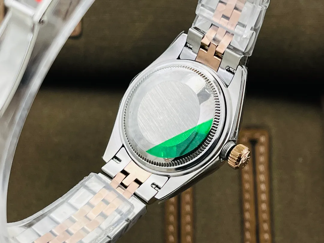【Top replica】💰4500! Rolex Women's Datejust 28MM Datejust Watch! 1⃣️The case diameter remains the same as the original 28MM. The stainless steel watch case is forged from 904L stainless steel, which is durable! 2⃣️ Equipped with Swiss 2671 movement, its performance is extremely stable. Its shock resistance and geometric structure enable the movement to maintain regular operation in any position. 3⃣️The triangular grooved bottom cover is tightened with special tools to completely seal the watch case. The winding crown adopts a double buckle lock dual waterproof system and is firmly screwed to the watch case, making it more waterproof. 4⃣️A small window convex lens is installed at 3 o'clock to enlarge the date display of the watch, making it easier to read the date. The waterproof Oyster case of the women's journal type provides the best protection for the high-precision movement! 5⃣️904L watch strap and new double-headed connection method under the outer ring (can be used with the original), concealed folding crown buckle, opened with an articulated Rolex crown logo. 6⃣️Comes with special watch removal tools + special watch storage bag! DR Factory2021's ingenious masterpiece creates a high-quality model of Rolex women's watches. Welcome for your appreciation!