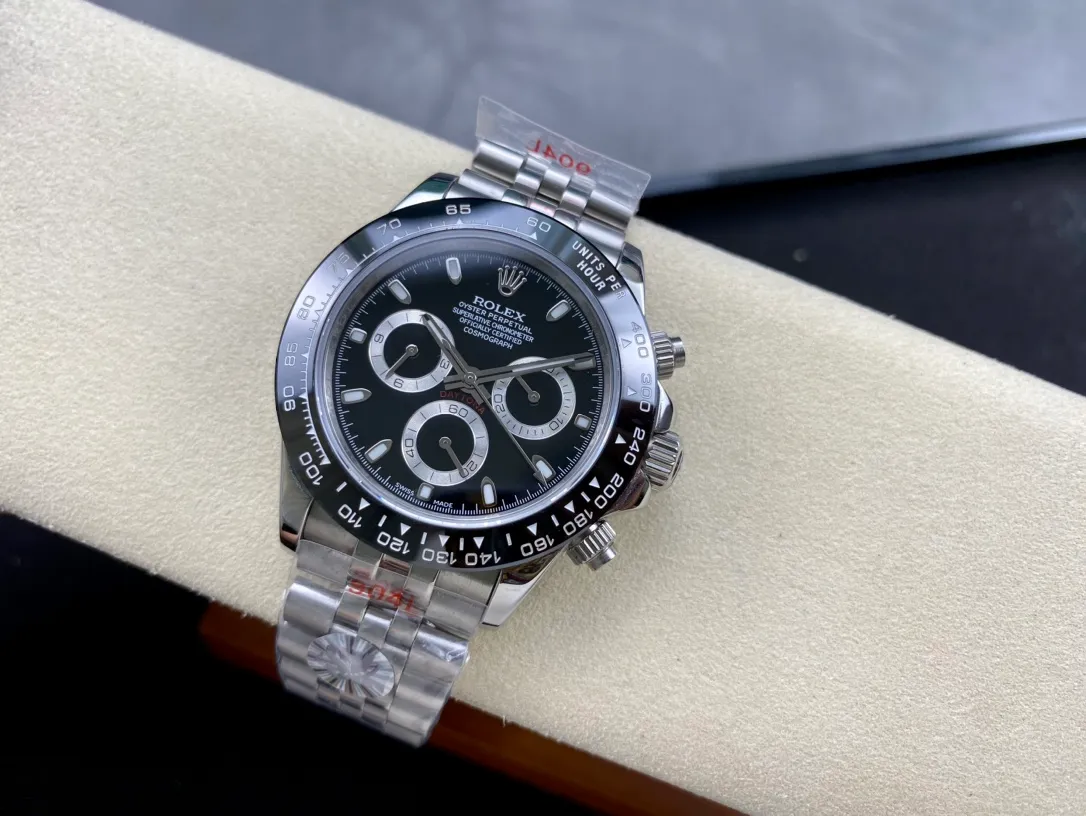【High-end replica】💰1160! Rolex Daytona Series [Diameter] 40mm [Movement] Equipped with imported fully automatic mechanical movement [Ring] Imported finely polished ring/ceramic ring [Mirror] Scratch-resistant sapphire glass mirror [Material] Imported 316L stainless steel case [Strap] Stainless steel three-bead strap/high-quality tape [Buckle] Original buckle Super high quality, more beautiful in kind, market exclusive! Classic men's casual watch, the standard accessory for successful men, allowing you to wear it once and for all!