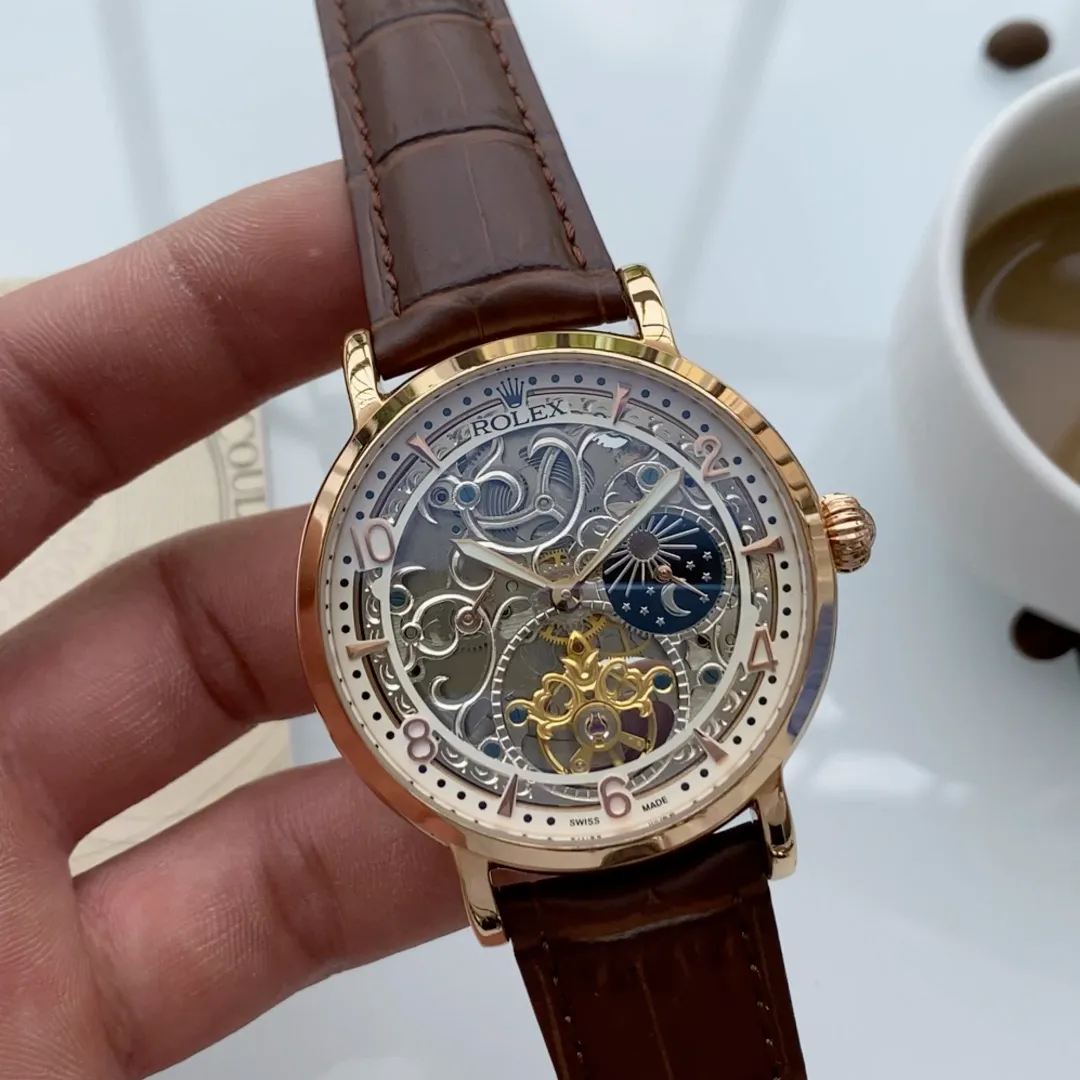 【Foreign Trade Import】💰1440! Rolex (extremely noble and wise work) [Skeletonized design] 🔥Type: Exquisite men's watch (more excellent) 🔥Strap: Genuine leather strap (more durable) for real men 🔥Movement: super top mechanical movement (more stable) Perpetual and permanent 🔥Material: mineral super strong mirror (more wear-resistant) Smart style, strong sense of thickness, special design, return with honor Size: 43mm in diameter, 12mm thick, smart launch! Welcome to reprint!