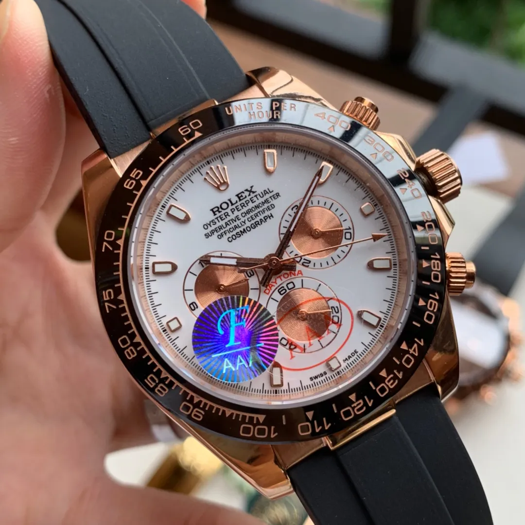 [Foreign Trade Import] 💰1280 White Porcelain Rose" "Digital Coffee" "White Porcelain Gold" Multi-functional and the most representative watch That is the "Daytona" classic 🀄️"Golden Classic" is not restricted by any clothing 👔 Matching All clothing can be matched and suitable for 🈴️ any occasion and will never go out of style 🏅️🏅️ F Factory V2 classic version has fully arrived. It has always been a "beat" target for the same level but has never been surpassed Meet various challenges with excellent quality and welcome repeat customers 🈵️🈵️ [Rolex Cosmograph Daytona Series] [Movement] Using a customized three-eye enlarged version of the fully automatic mechanical movement to make the distance between the three function disks the same as the original [Case] 43mm The texture is consistent with the original) [Dial] The function dial font and the dial logo are superimposed and printed, and they will feel slightly raised when viewed from the side. The background texture of the dial has been filtered and corrected countless times to ensure that it is 100% consistent with the original. The Rolex metal LOGO on it is individually molded, and it can be compared to the original in terms of three-dimensionality and roundness. Easy-to-read Chroma light luminous display with long-lasting luminous material [Mirror] Flat sapphire crystal glass Anti-scratch, the effect will never be ghosted, consistent with the original product. ⚠️⚠️ (Six-digit Rolex unique anti-counterfeiting mark, small crown👑) [Buckle] Made of imported 316 steel and polished in 1:1 parts. The inner side is sanded and corroded with the Rolex stamp. The external buckle safety ring is exactly the same as the original one. ⌚️⌚️ Produced by Factory F. Perfect in every detail.